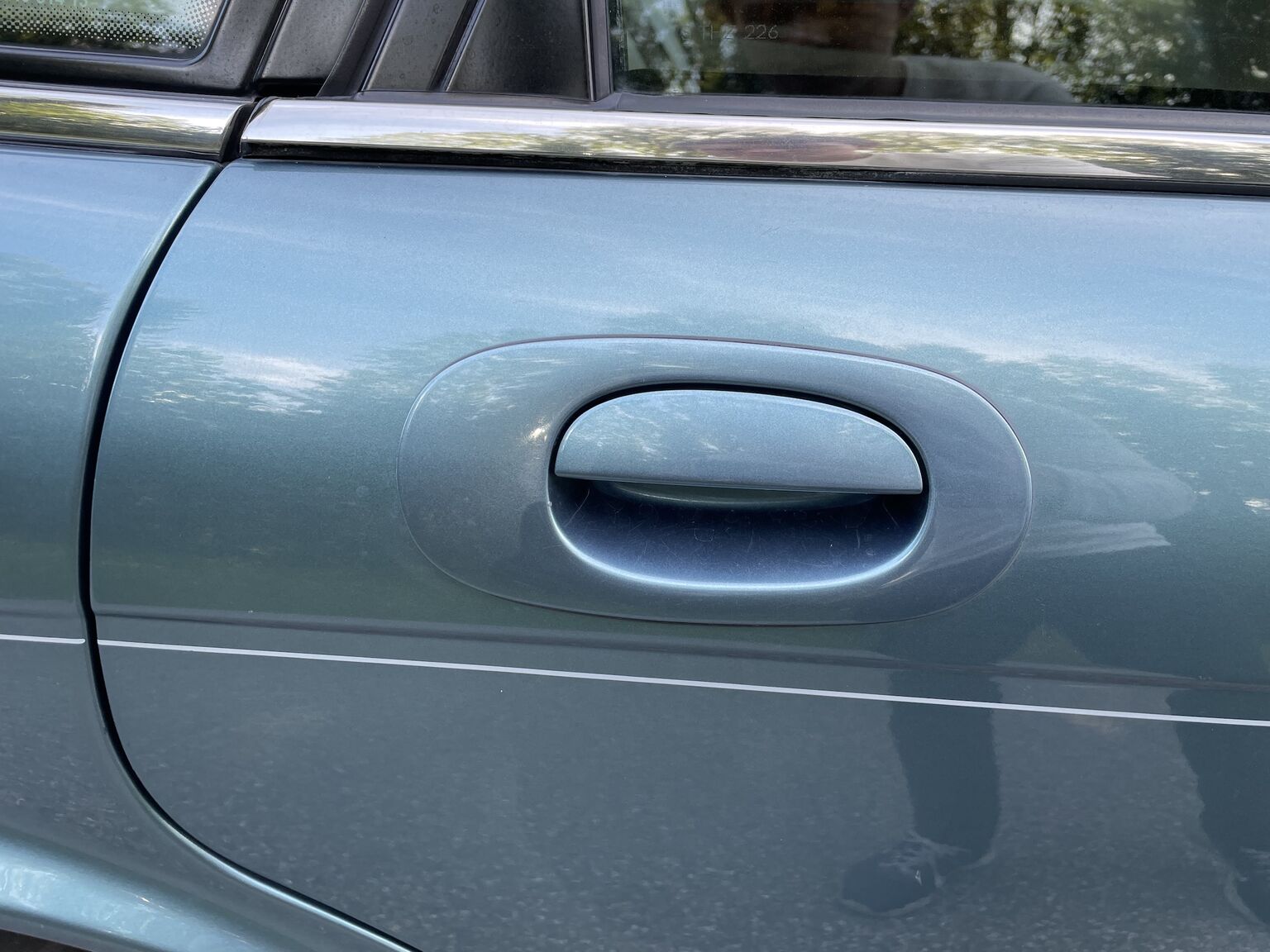 Exteriörbild på 1998 Jaguar XJ8 Sovereign (29)