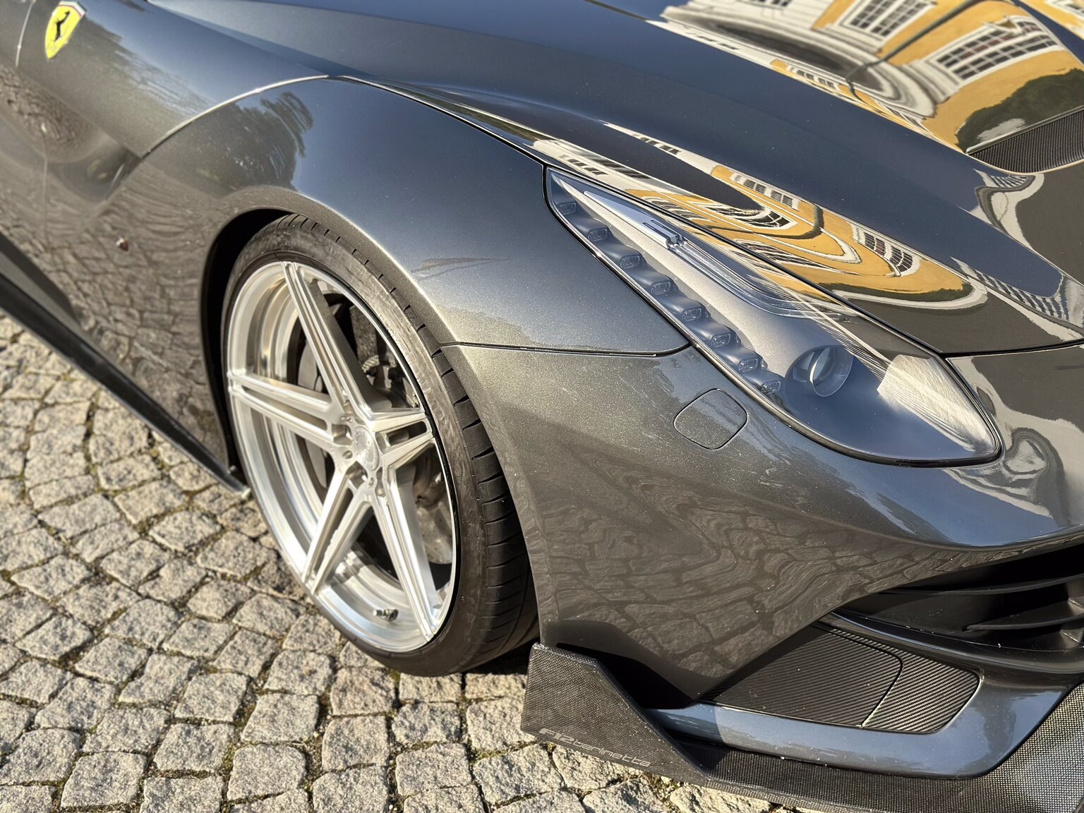 Exteriörbild på 2013 Ferrari F12 Berlinetta