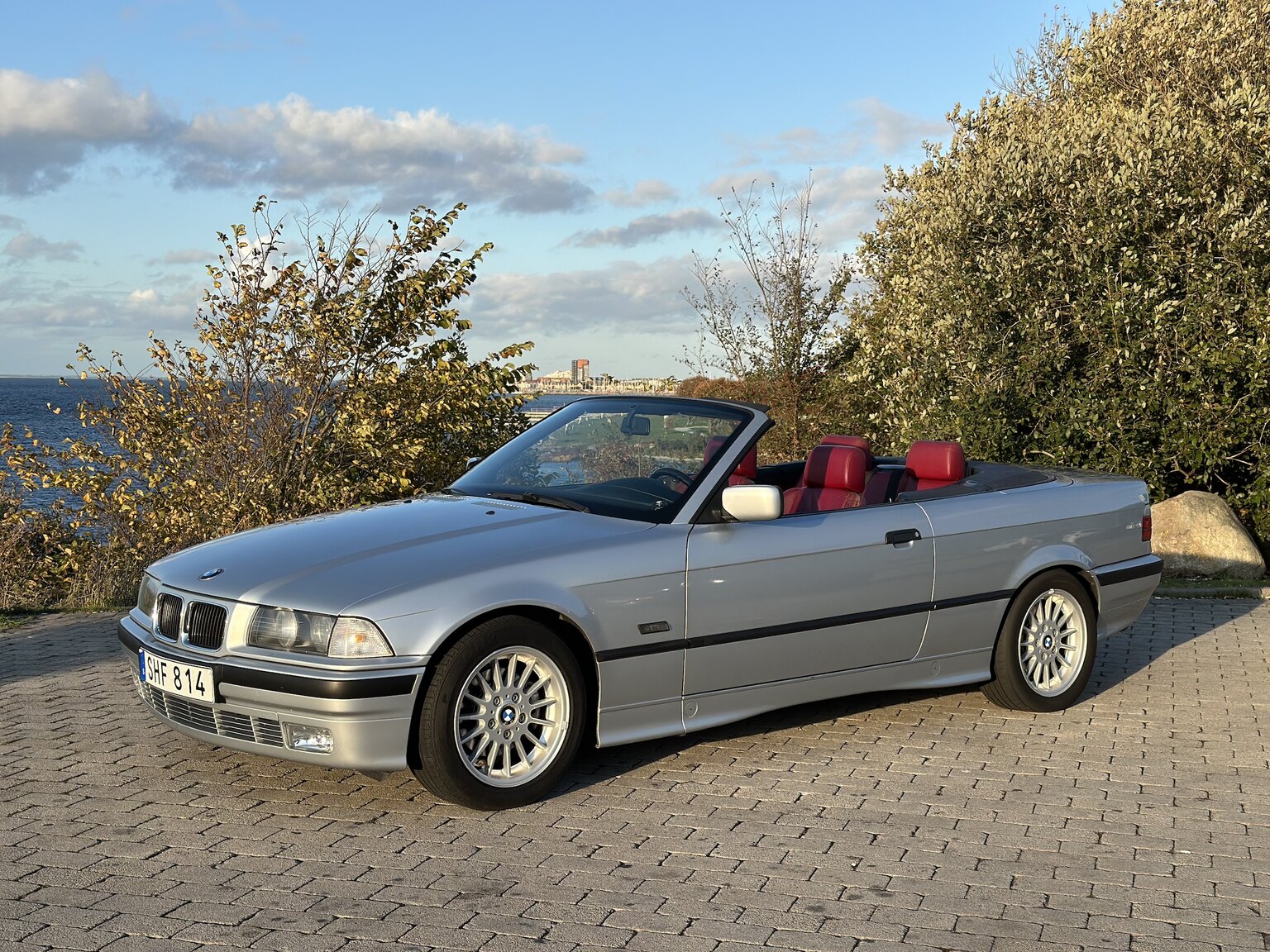 Exteriörbild på 1993 BMW 325i Convertible