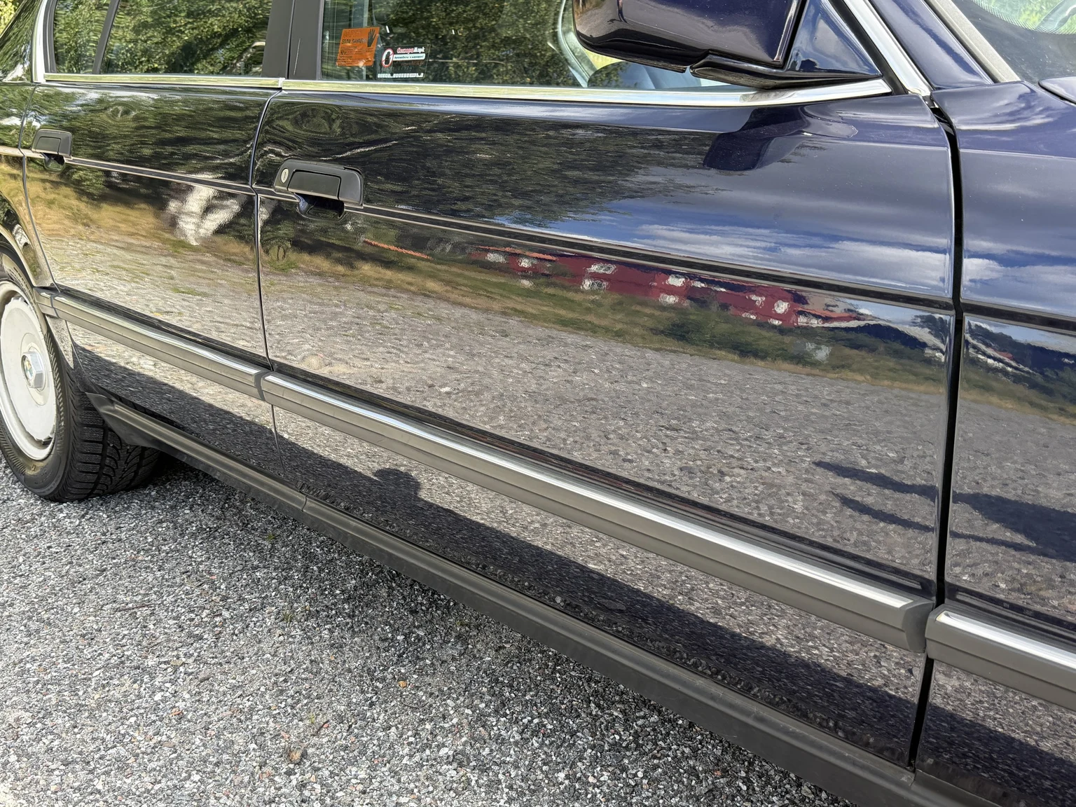 Exterior image of 1990 BMW 750i (64)