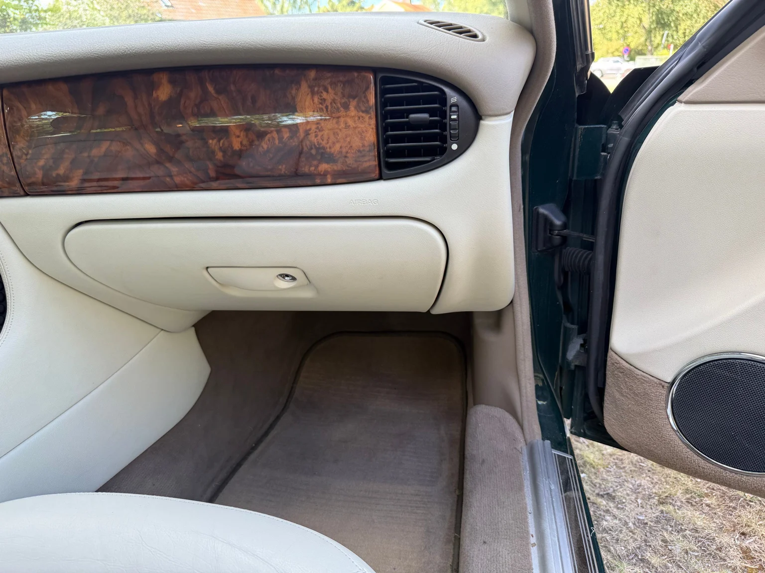 Innenraumfoto von 2001 Jaguar XJ Sovereign 4.0 V8 (45)
