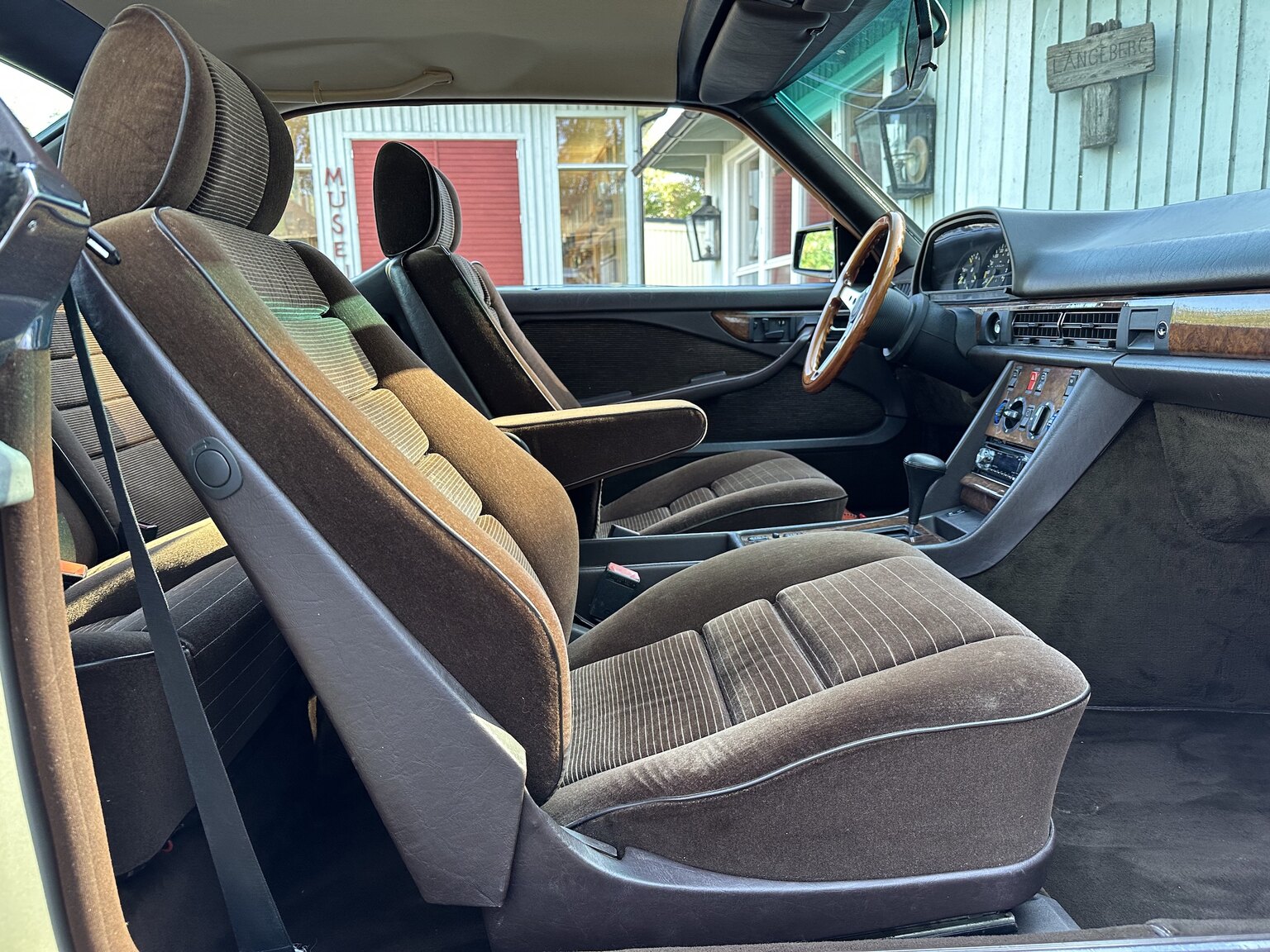 Innenraumfoto von 1986 Mercedes-Benz 500 SEC (31)