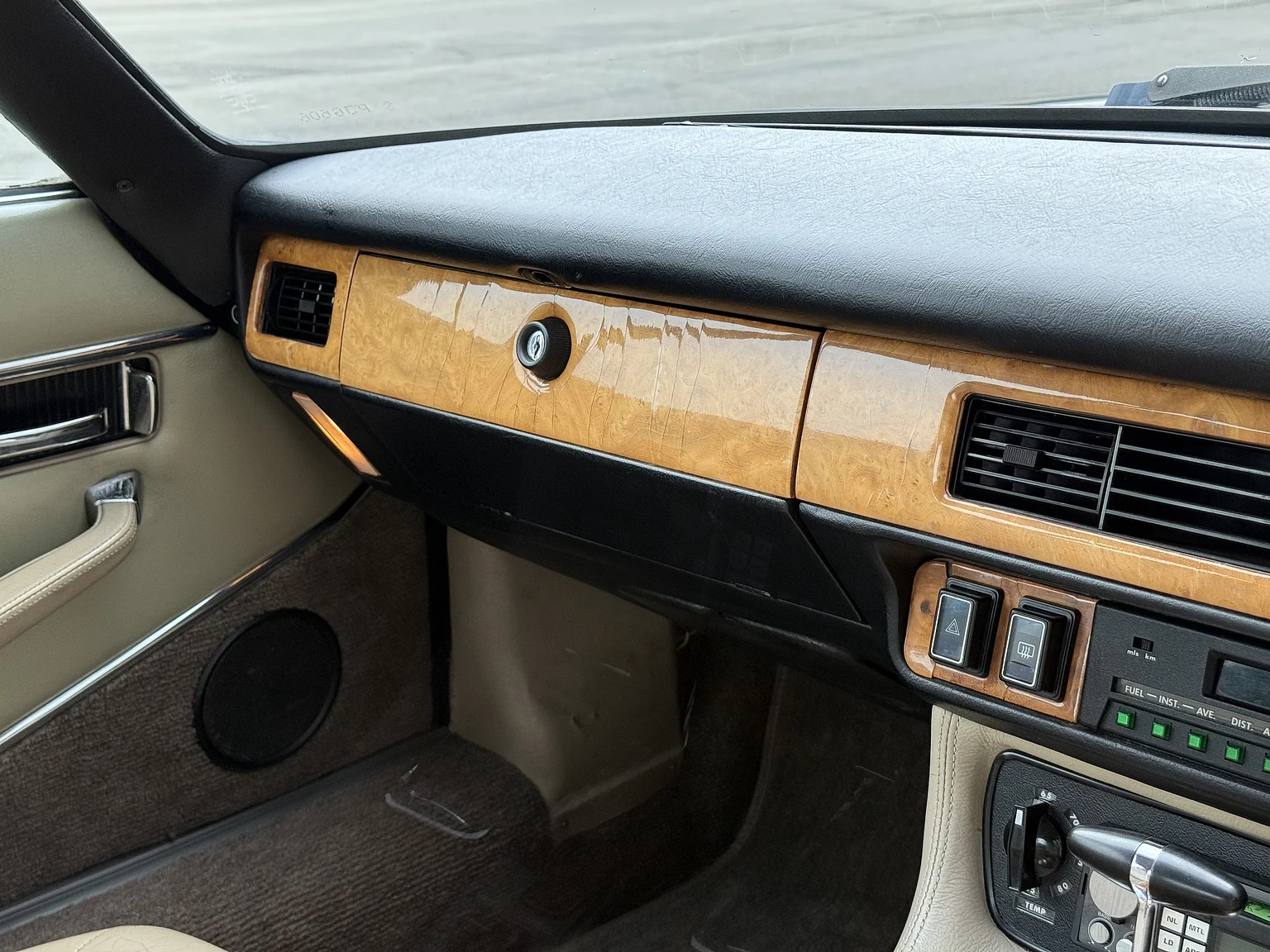 Innenraumfoto von 1985 Jaguar XJS HE (21)
