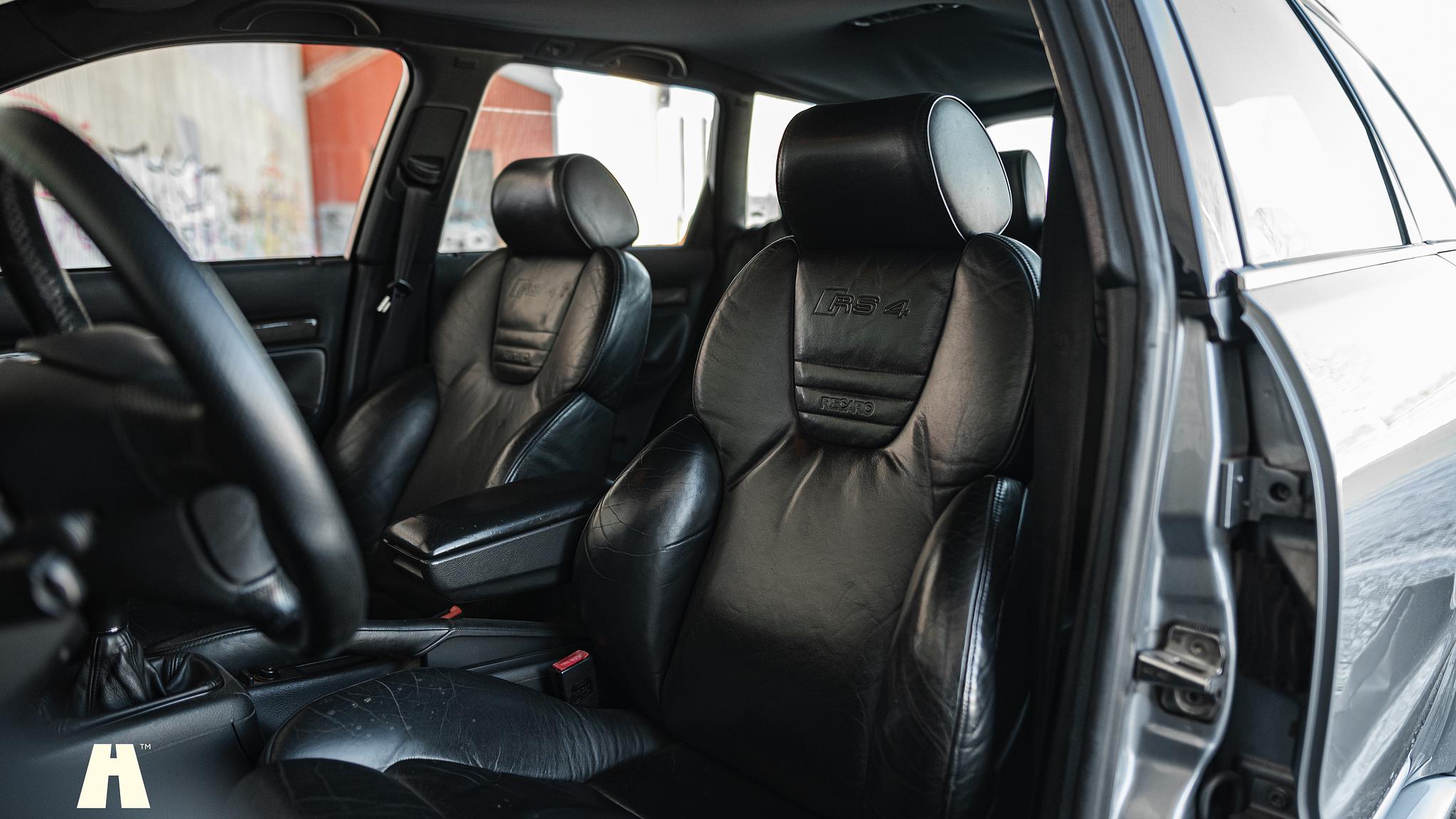 Interior image of 2001 Audi RS4 B5 (54)