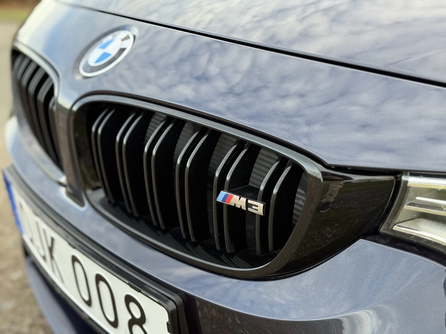 Exteriörbild på 2017 BMW M3 Competition 30 Jahre (61)