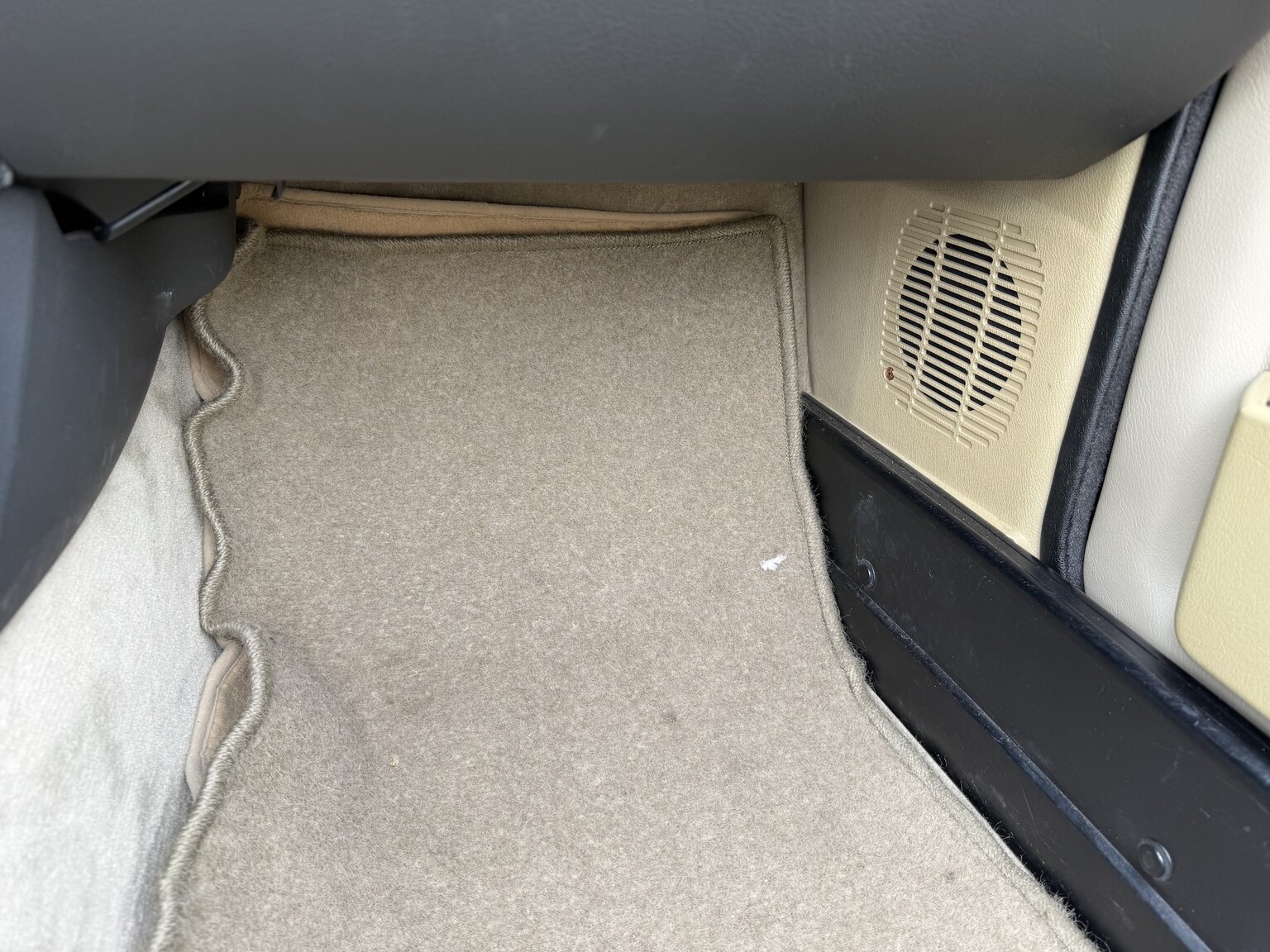 Interior image of 1987 BMW 325i Convertible