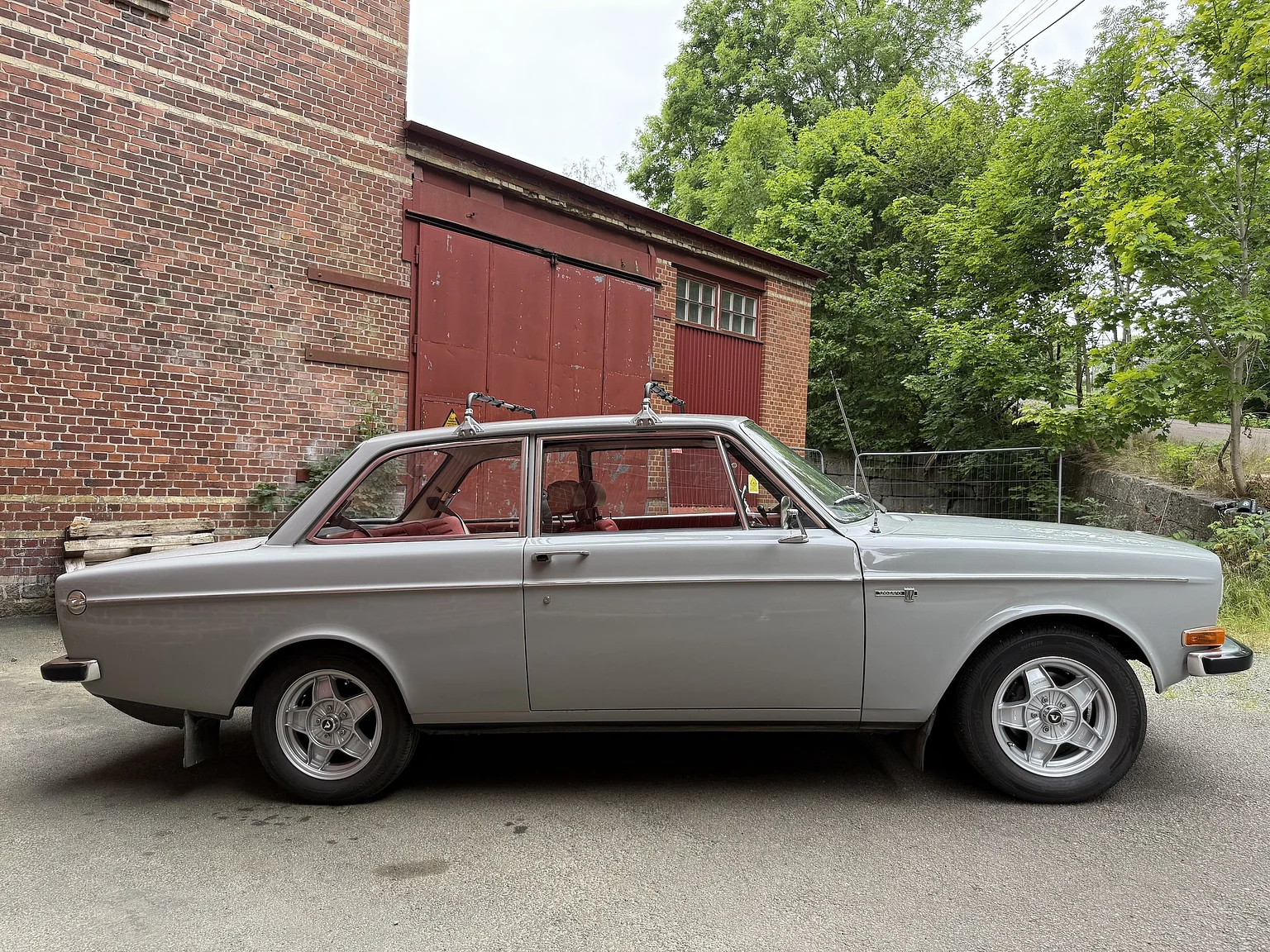 Exteriörbild på 1970 Volvo 142 2.0 Automatic (9)