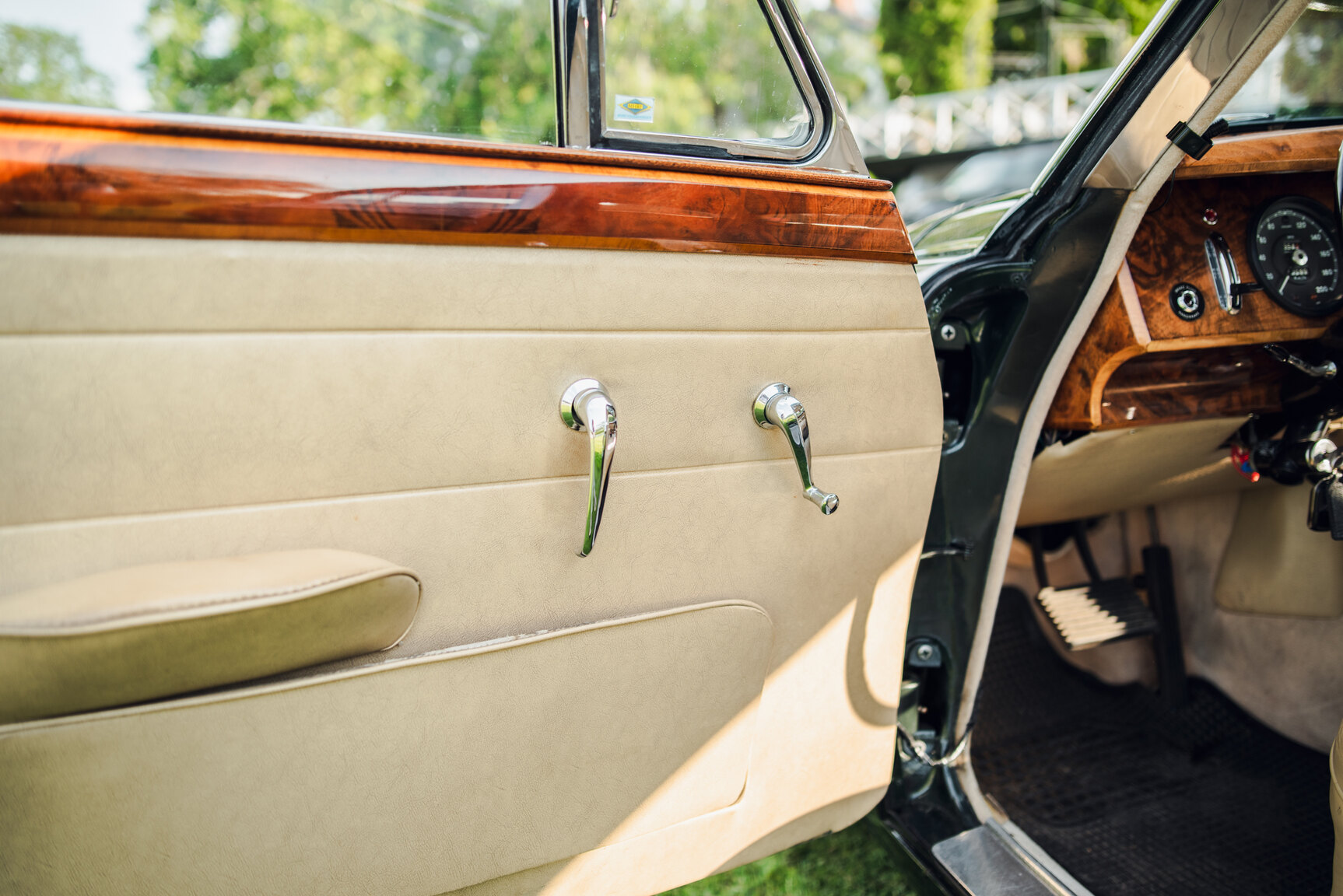 Interior image of 1965 Daimler 250 V8