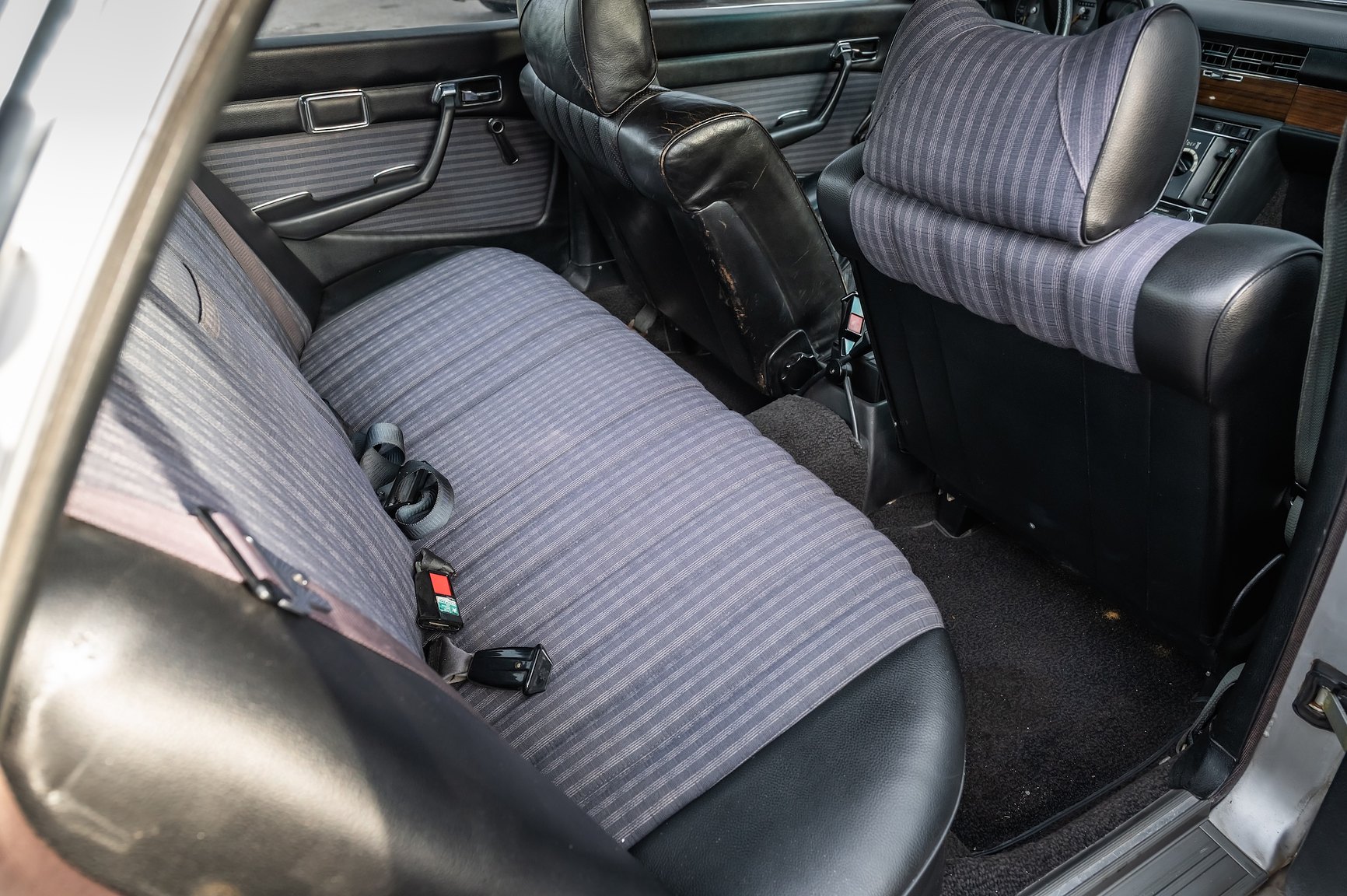 Interior image of 1975 Mercedes-Benz 280 SE 