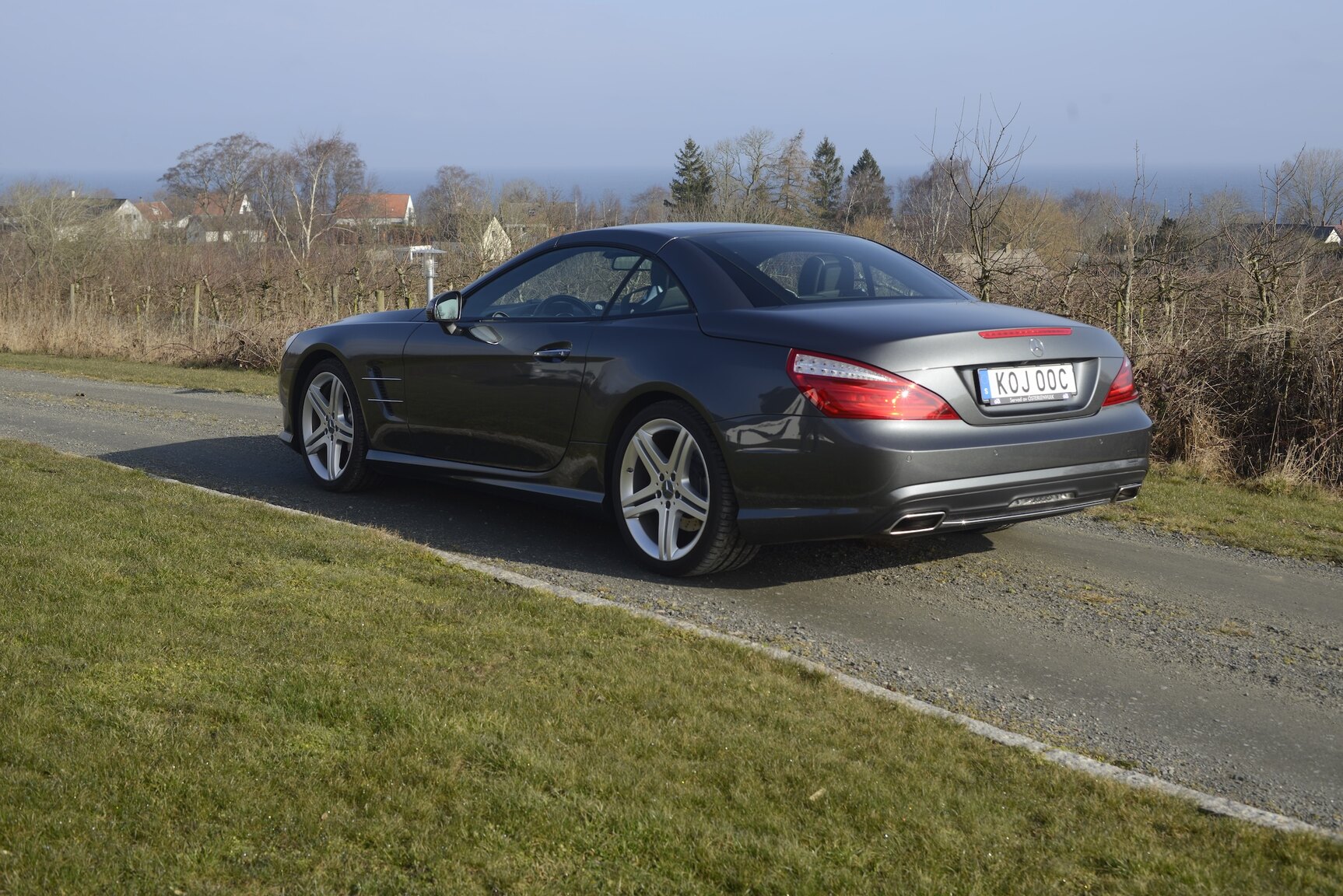 Exterior image of 2014 Mercedes-Benz SL500
