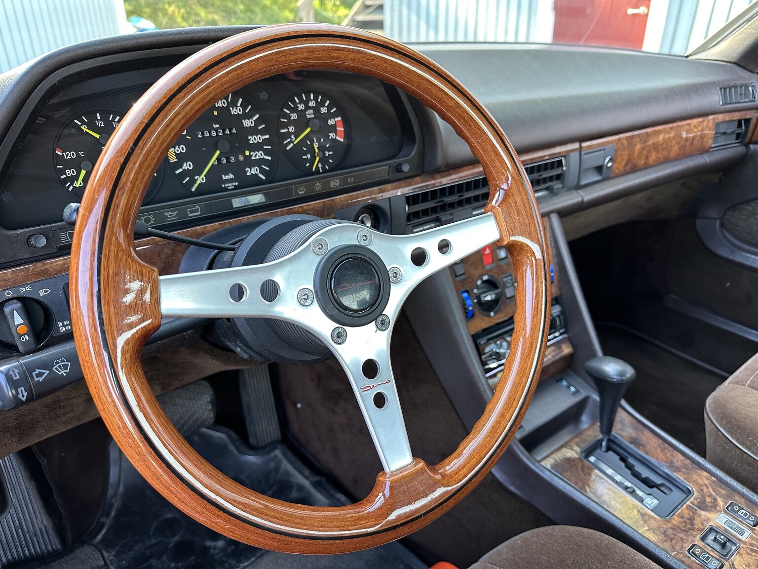 Interior image of 1986 Mercedes-Benz 500 SEC (9)