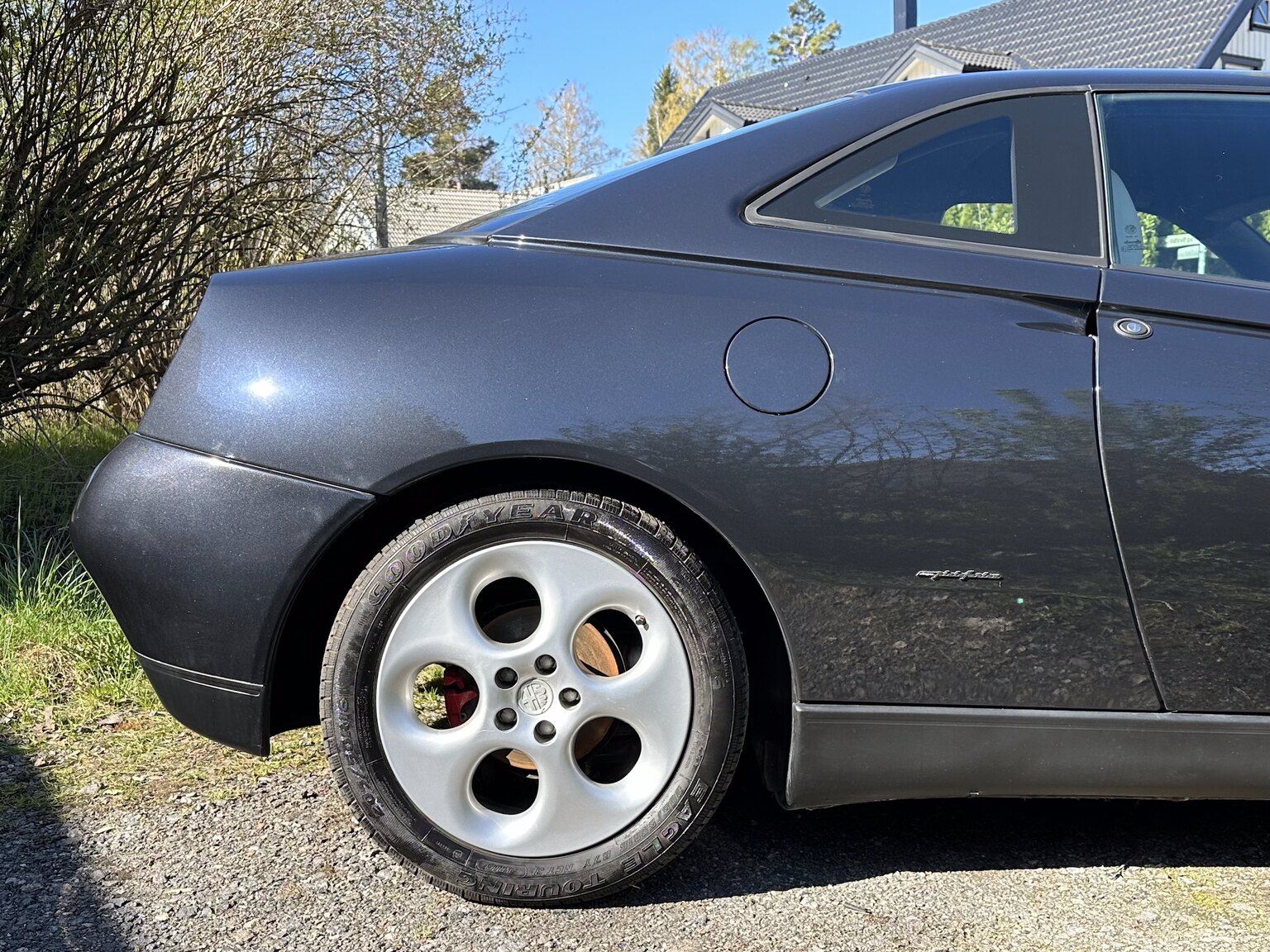 Exterior image of 1997 Alfa Romeo GTV 3.0