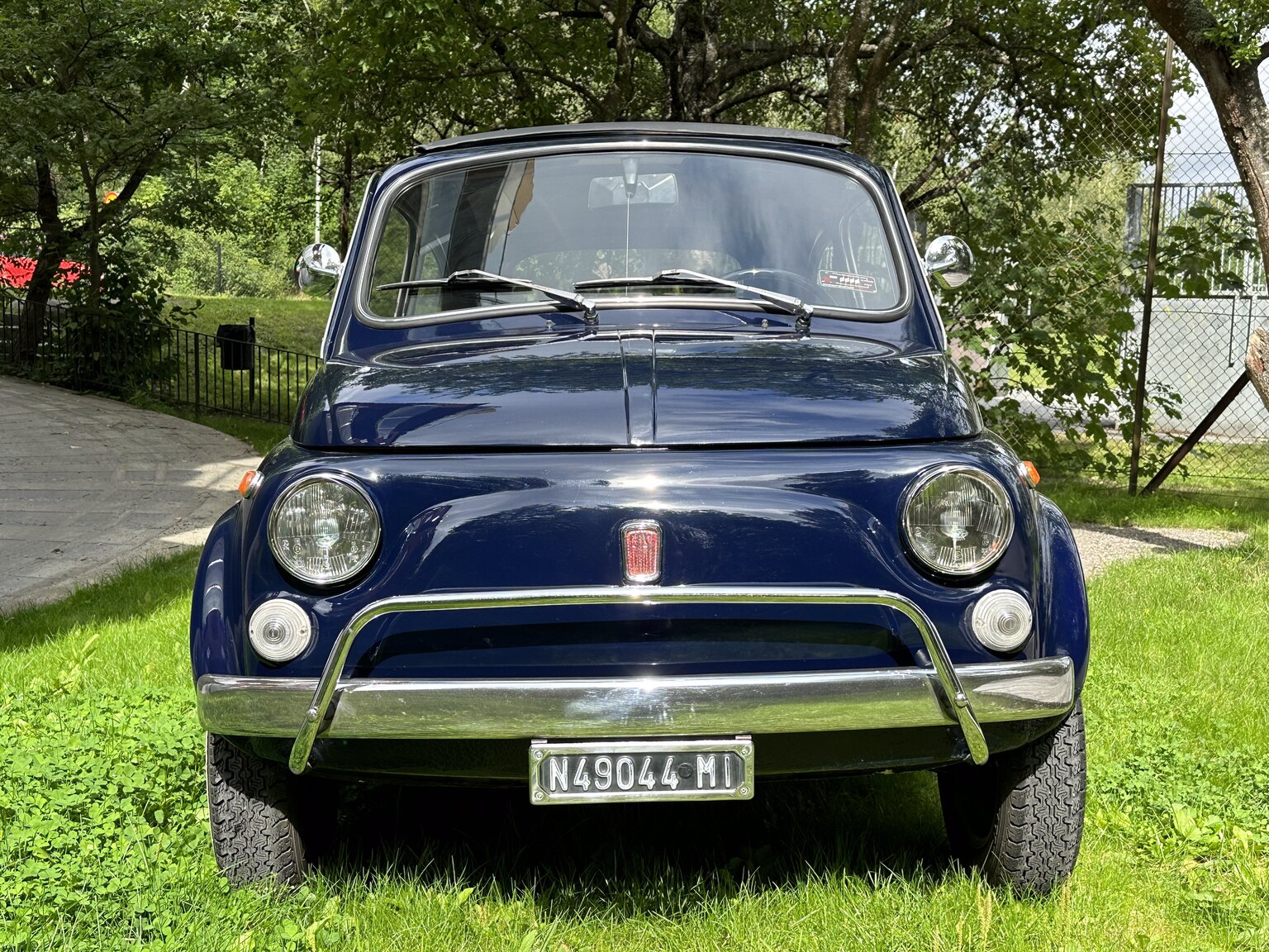 Exteriörbild på 1971 Fiat 500 L (12)