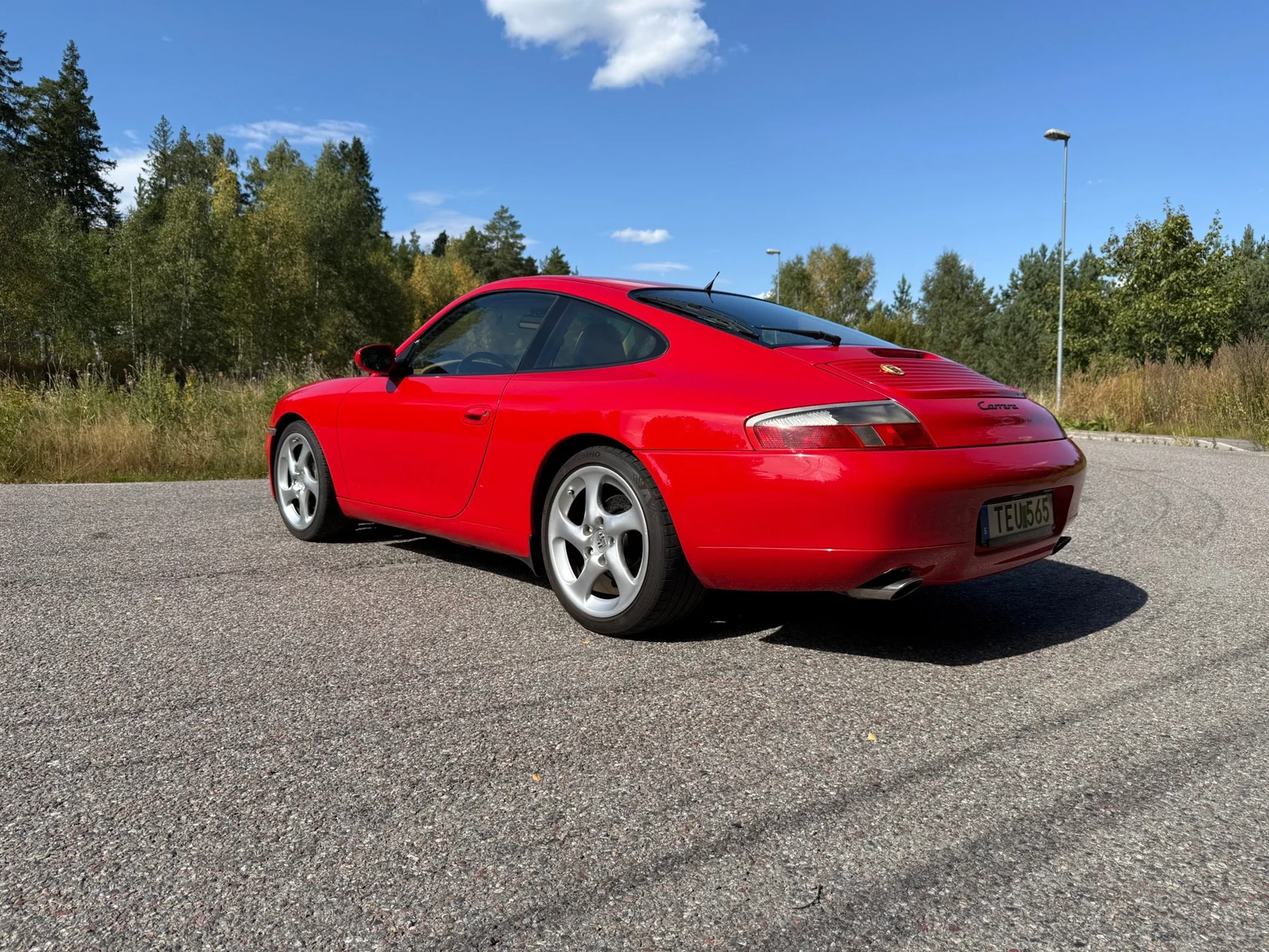 Exterior image of 1998 Porsche 911 Carrera (7)