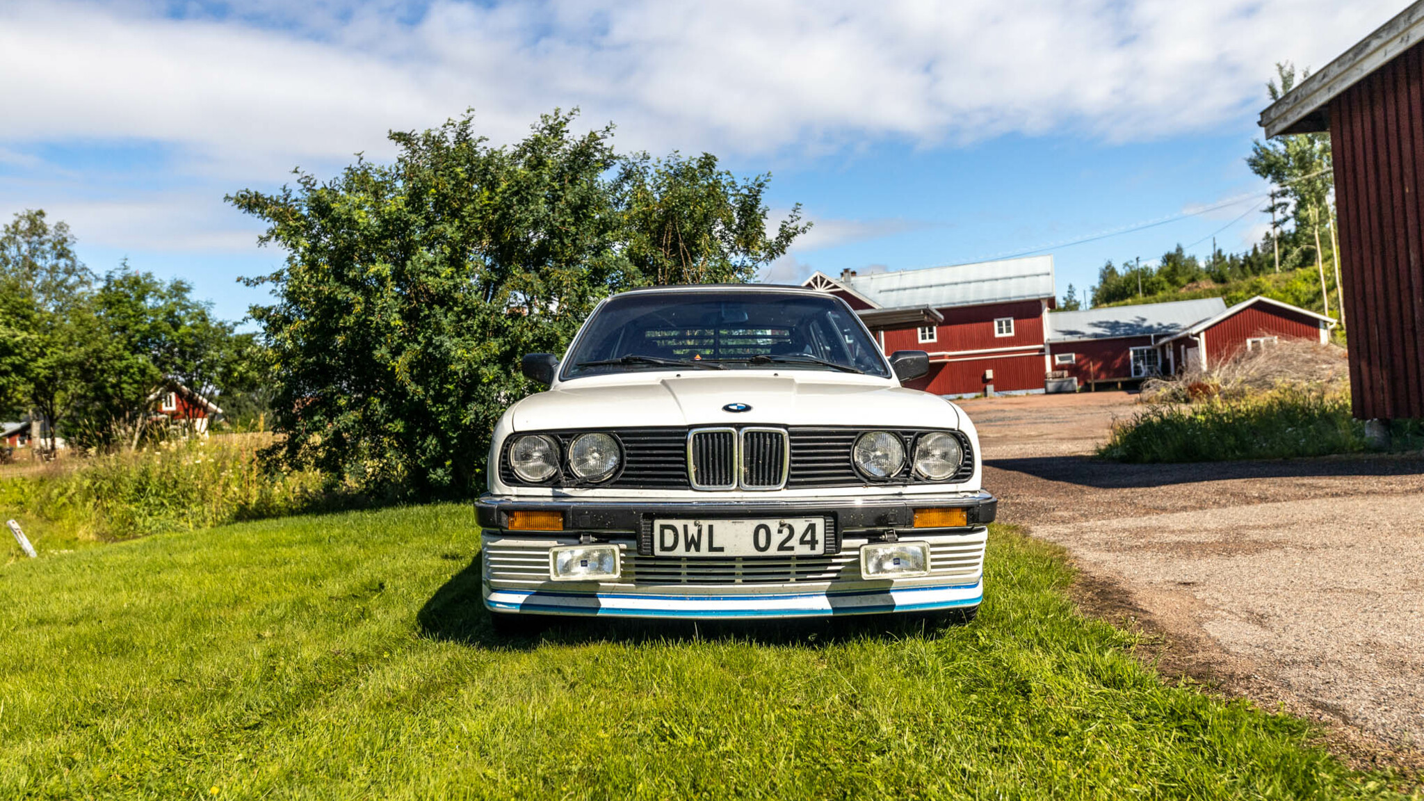 Exteriörbild på 1984 BMW 320i sedan