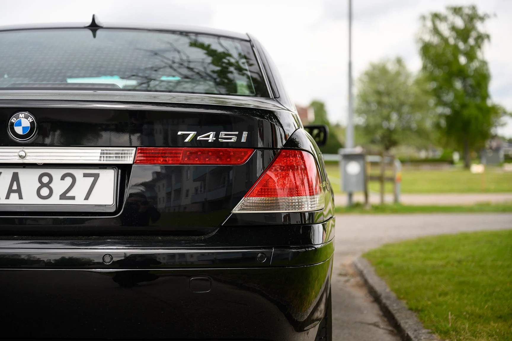 Exterior image of 2001 BMW 745i (34)