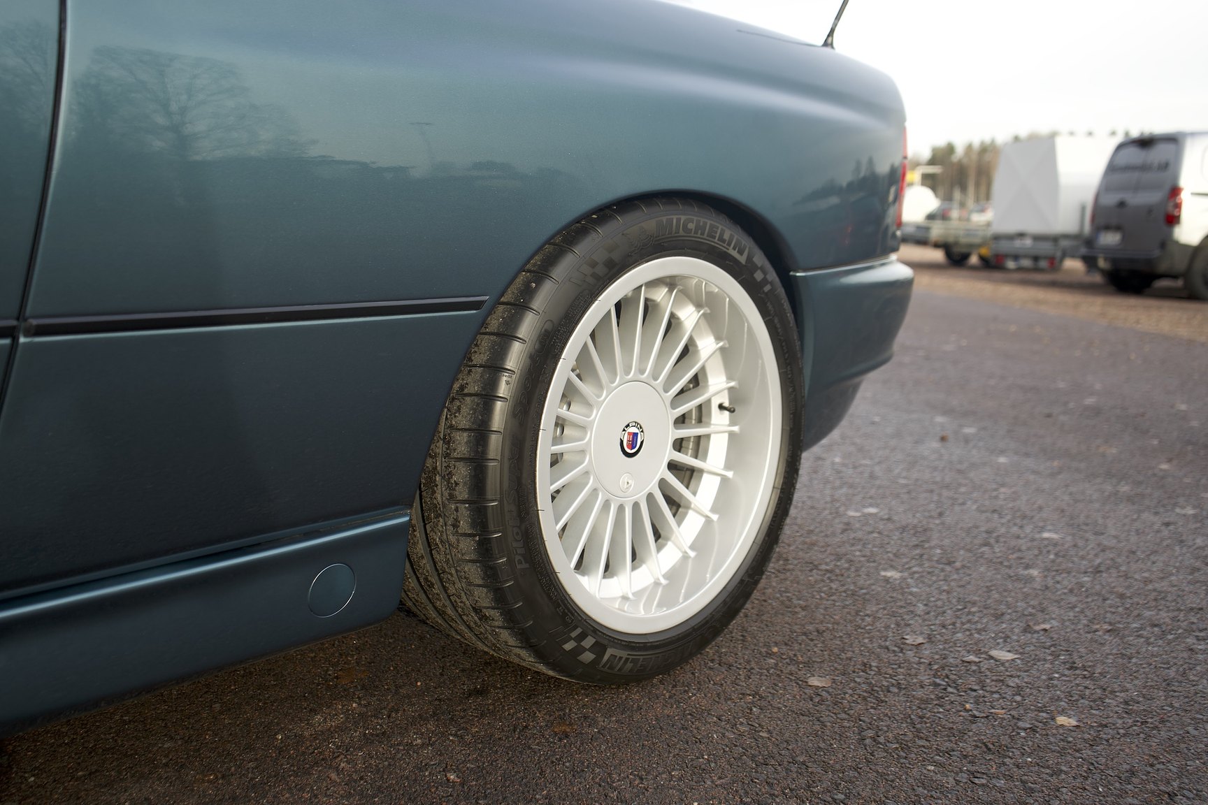 Exteriörbild på 1992 BMW 850i 6-speed manual - NO RESERVE