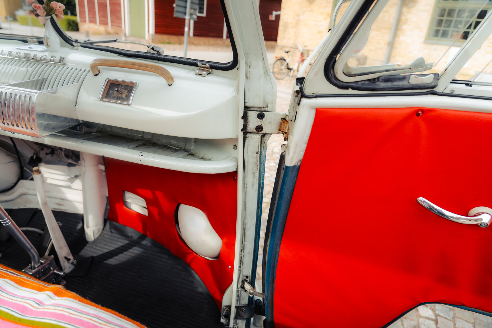 Interior image of 1964 Volkswagen Kleinbus Transporter 1500 Deluxe “21-fönsters Samba”