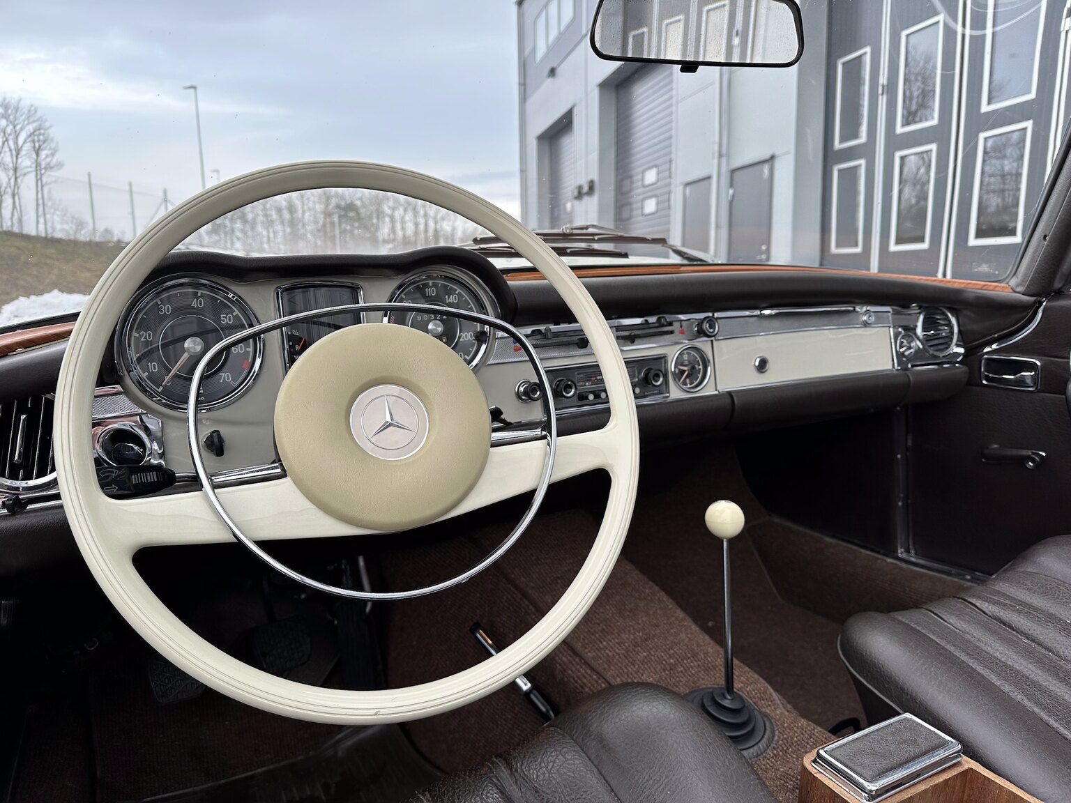Interior image of 1968 Mercedes Benz SL 280 Pagoda
