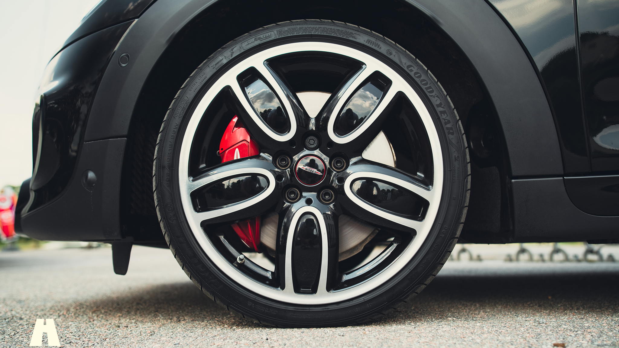 Exteriörbild på 2021 Mini John Cooper Works Cabriolet  (34)