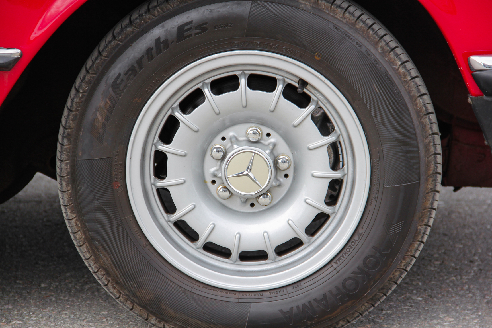 Exteriörbild på 1975 Mercedes-Benz 280 SL