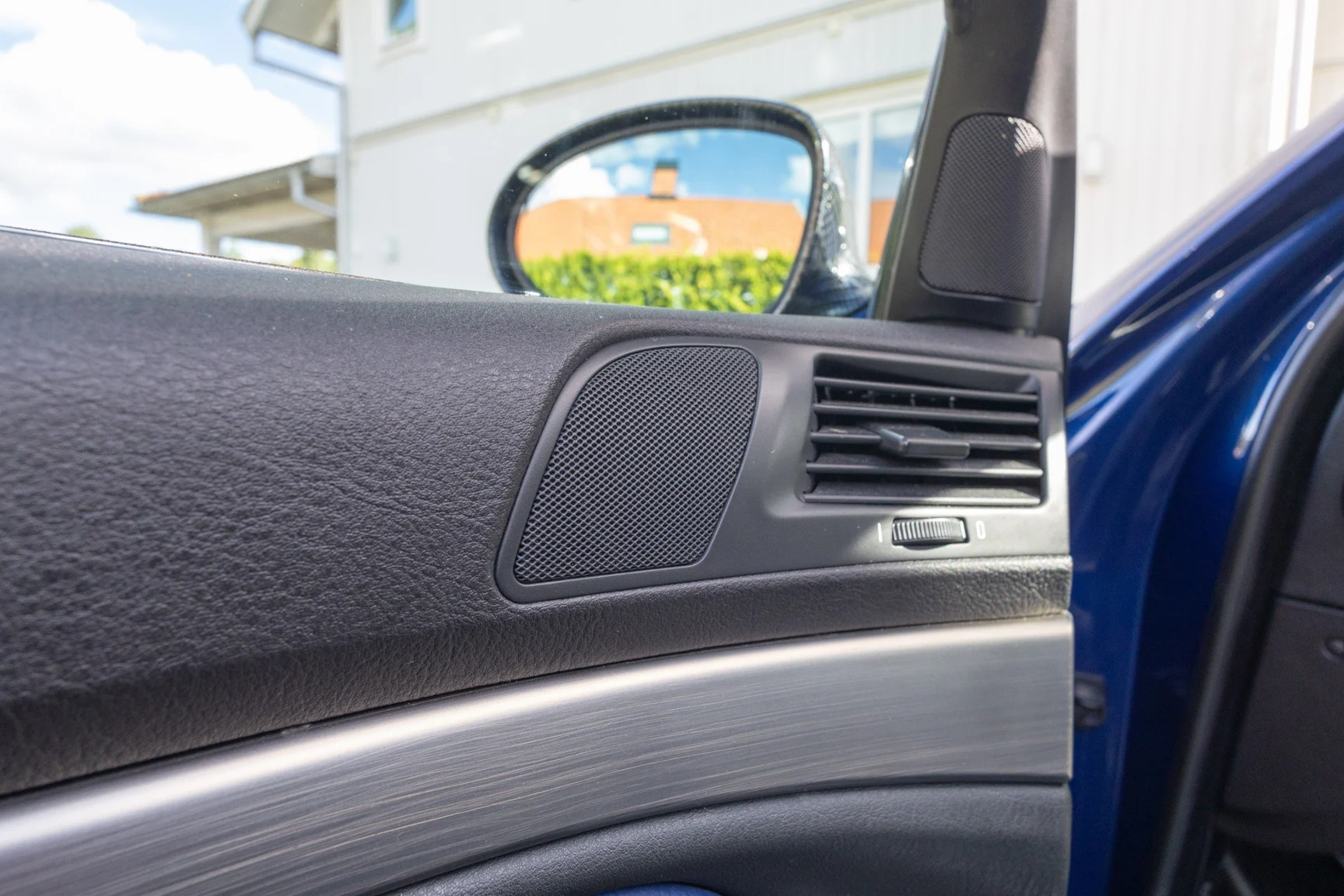 Interior image of 2002 BMW M5 E39 (50)