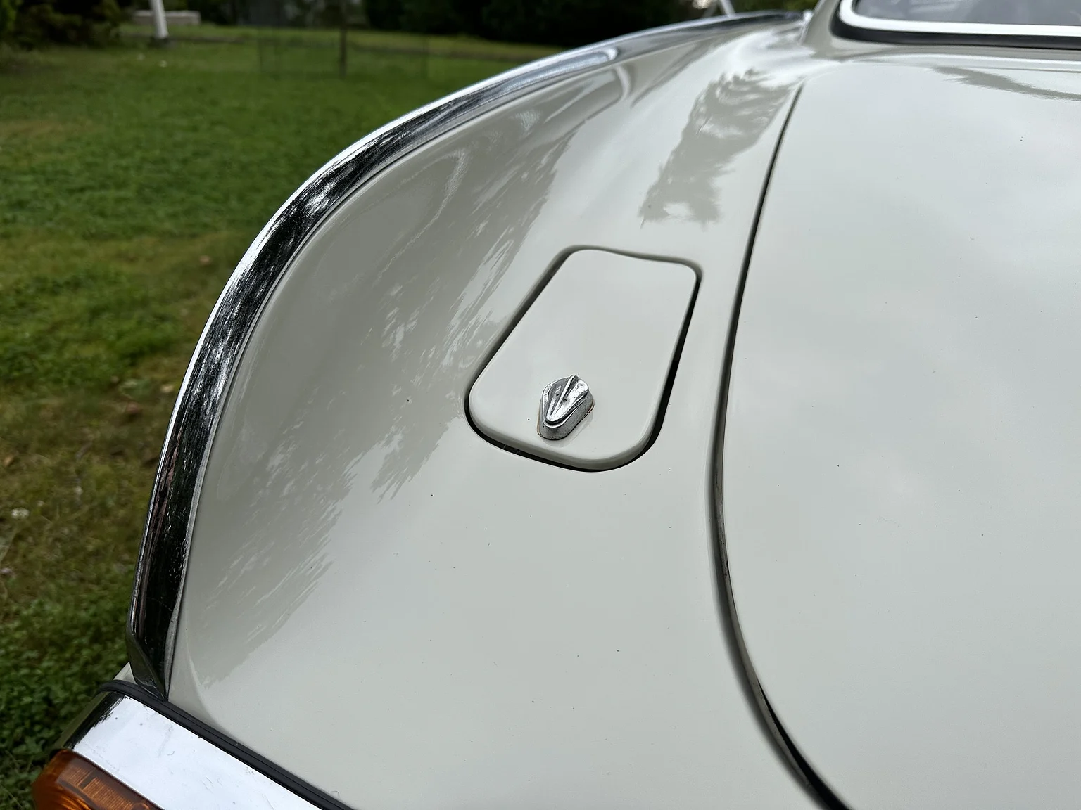 Exterior image of 1964 Volvo P1800S (76)