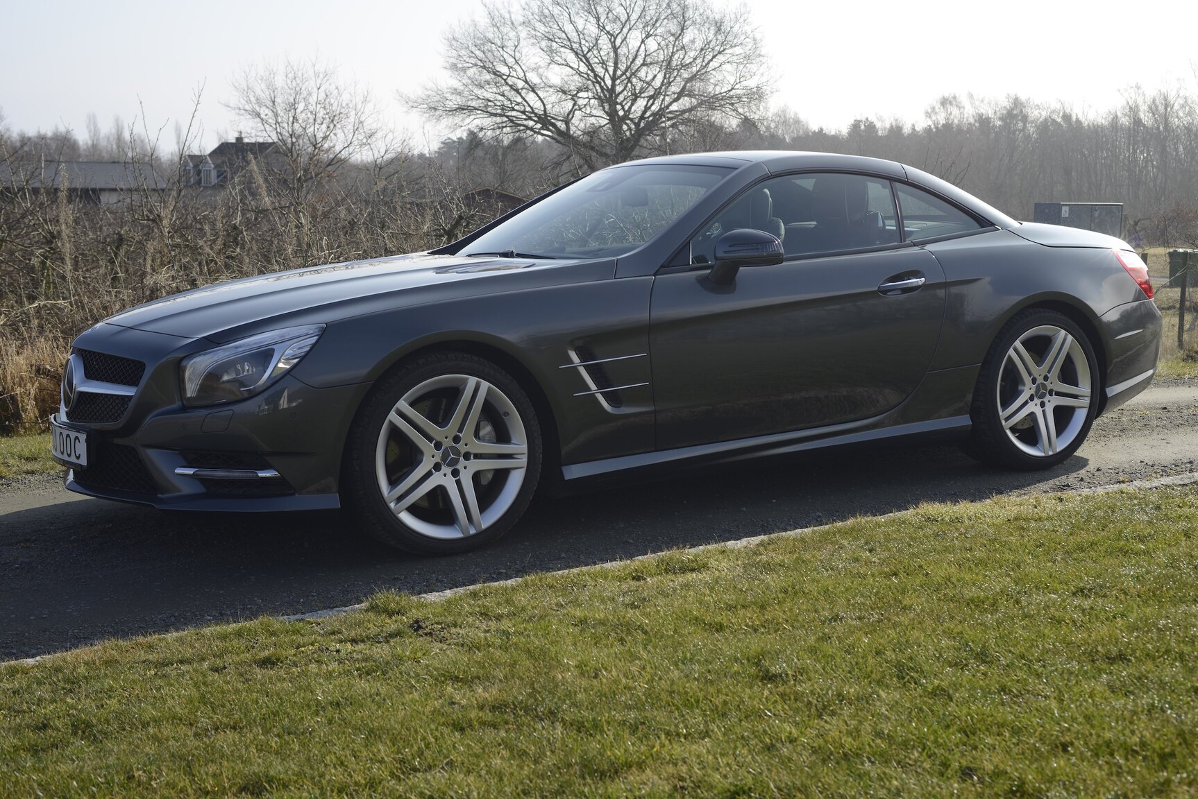 Exterior image of 2014 Mercedes-Benz SL500