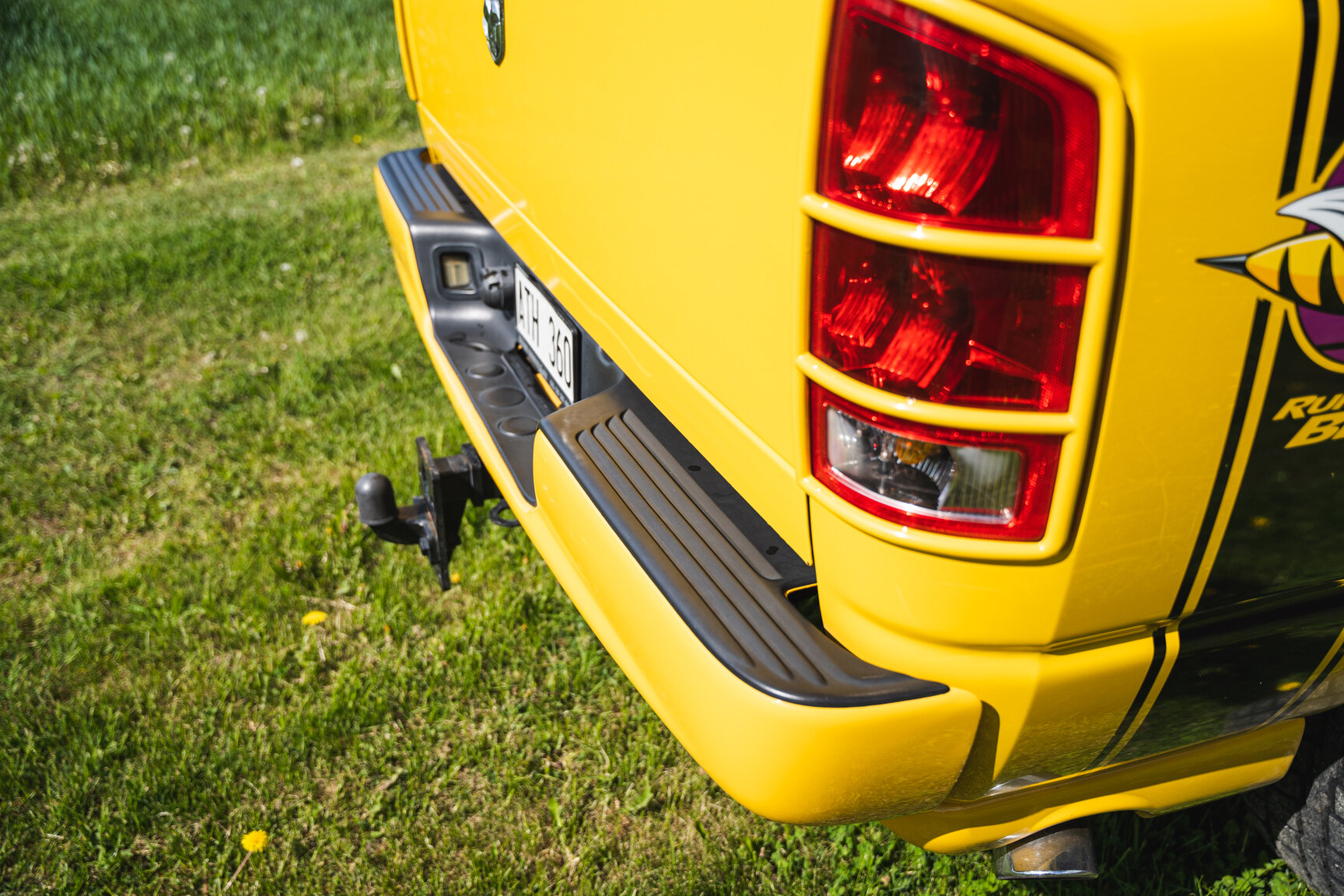 Exteriörbild på 2005 Dodge Ram 1500 Bumble Bee