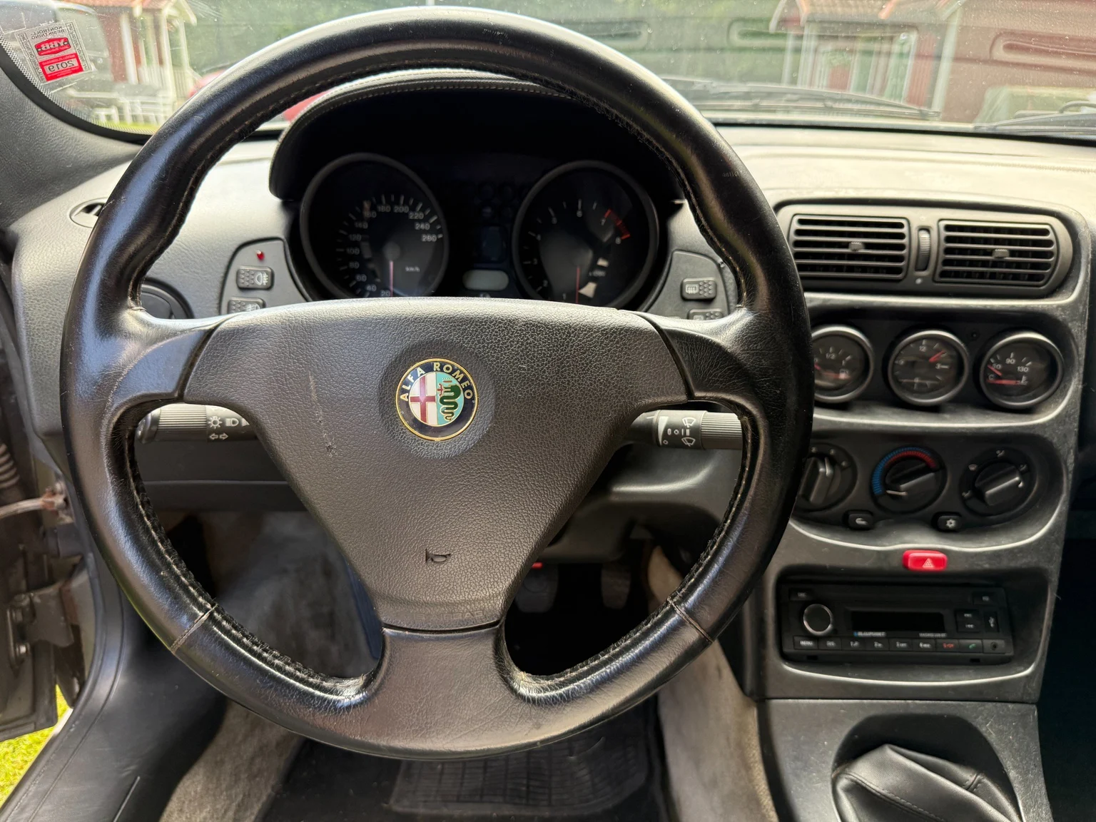 Interior image of 1997 Alfa Romeo GTV (7)