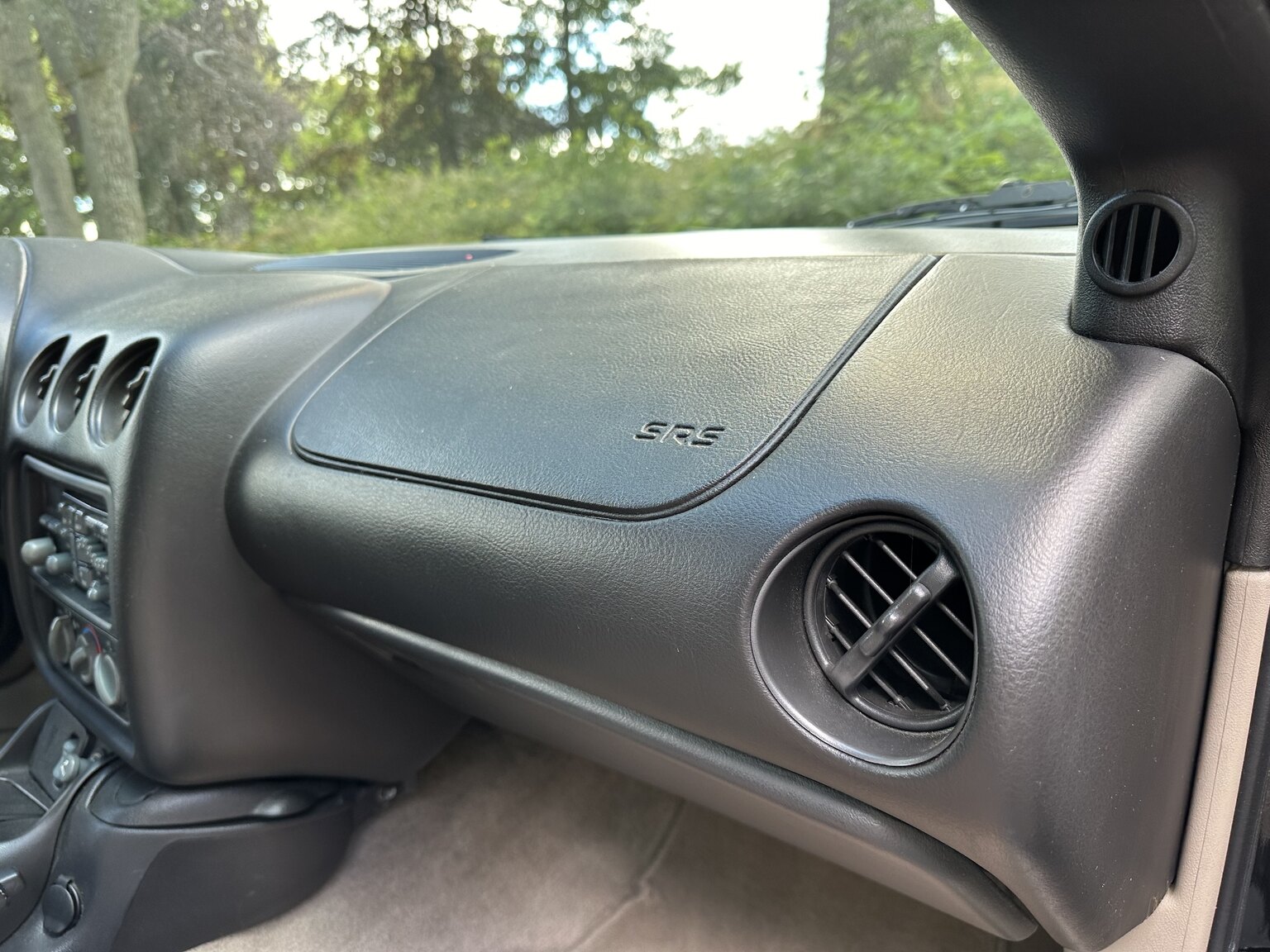 Interior image of 2000 Pontiac TransAm Firebird (29)