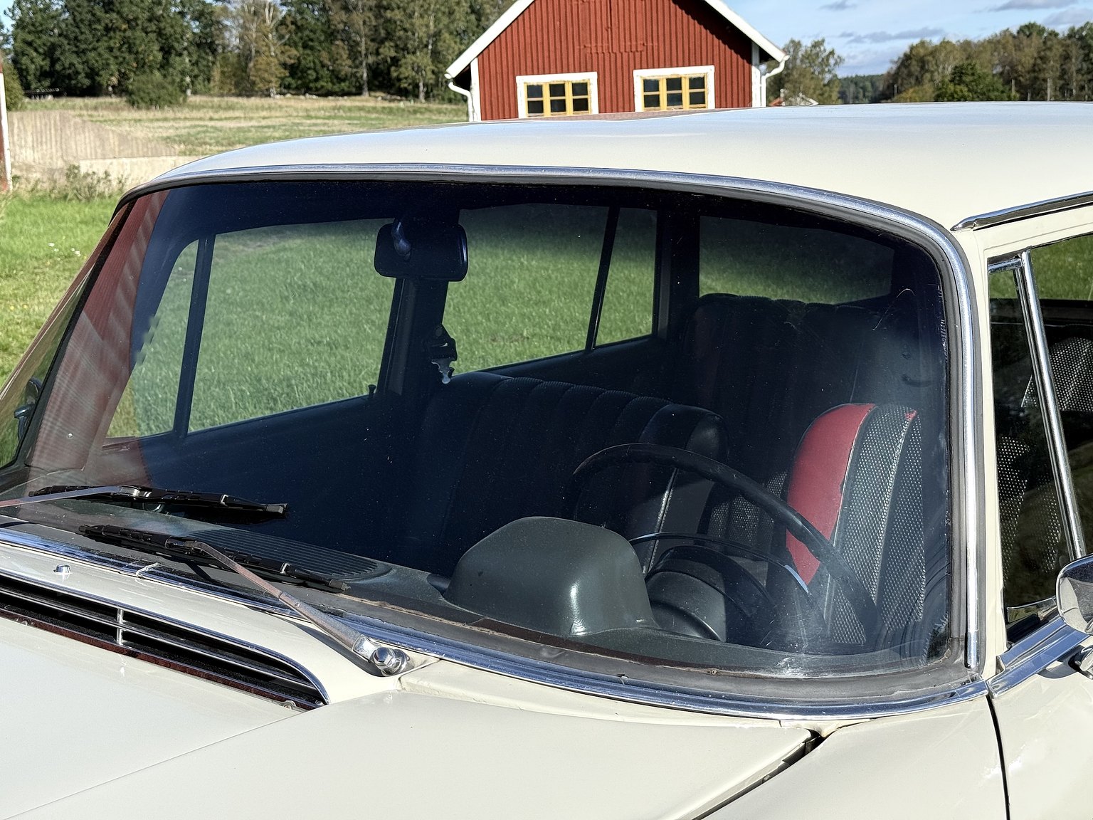 Exteriörbild på 1967 Mercedes-Benz 200D Safari
