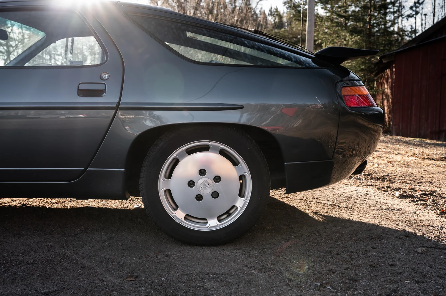Exterior image of 1988 Porsche 928 S4 (23)
