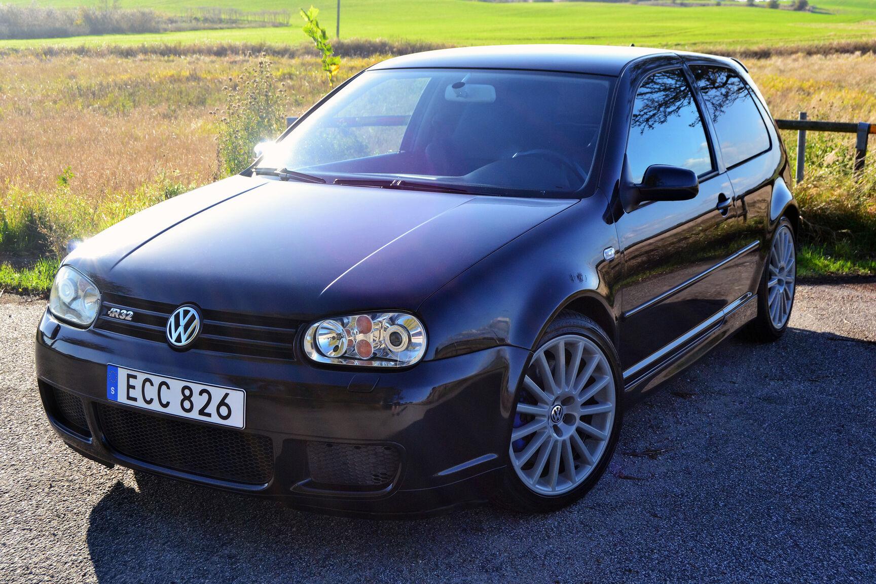 Exteriörbild på 2003 Volkswagen Golf R32 MK4 (2)