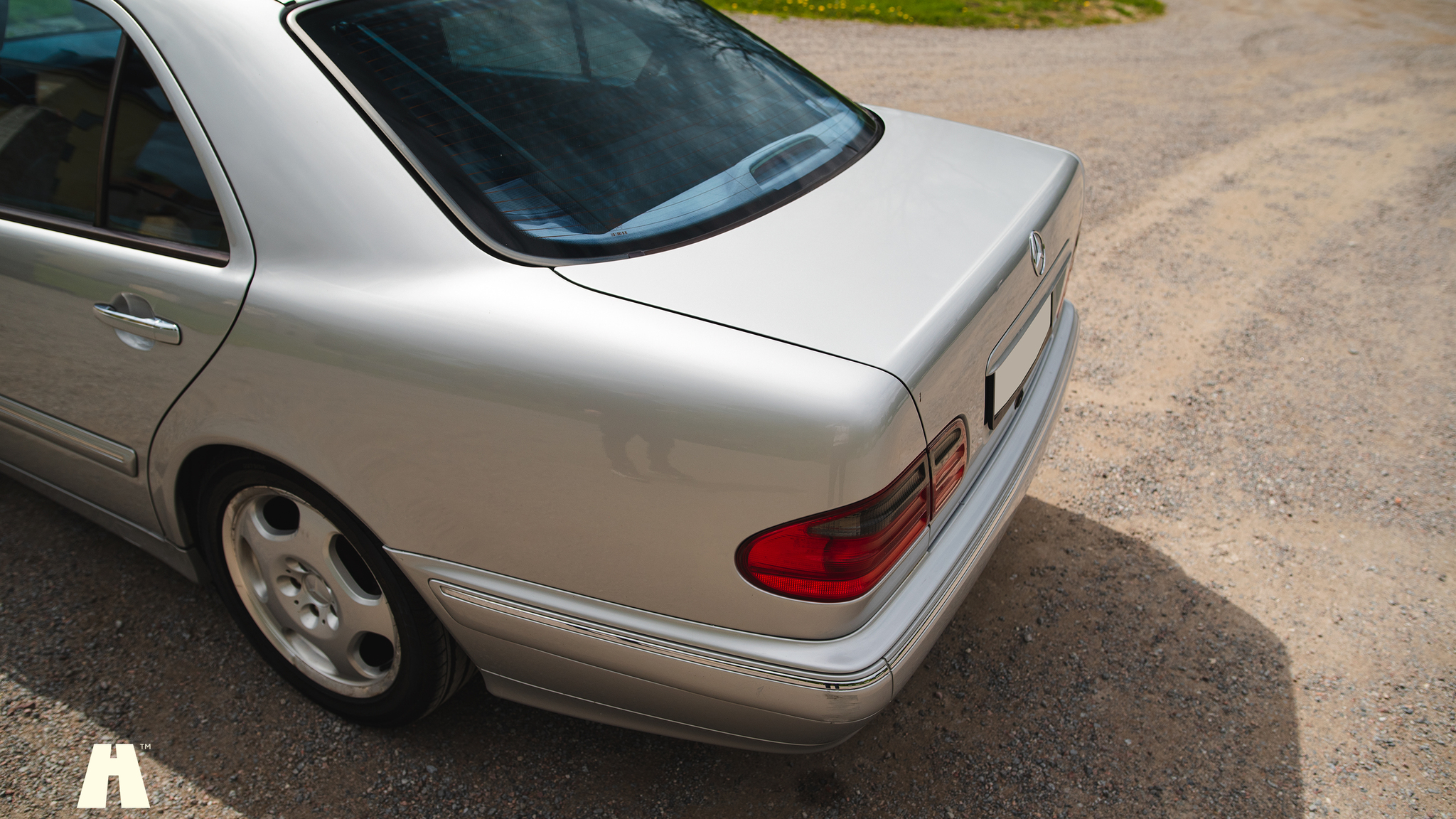 Exterior image of 2000 Mercedes E430