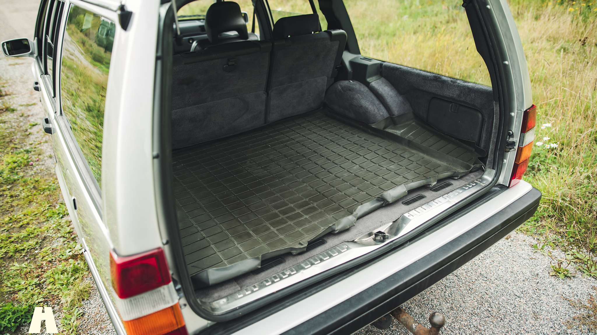 Interior image of 1997 Volvo 945 