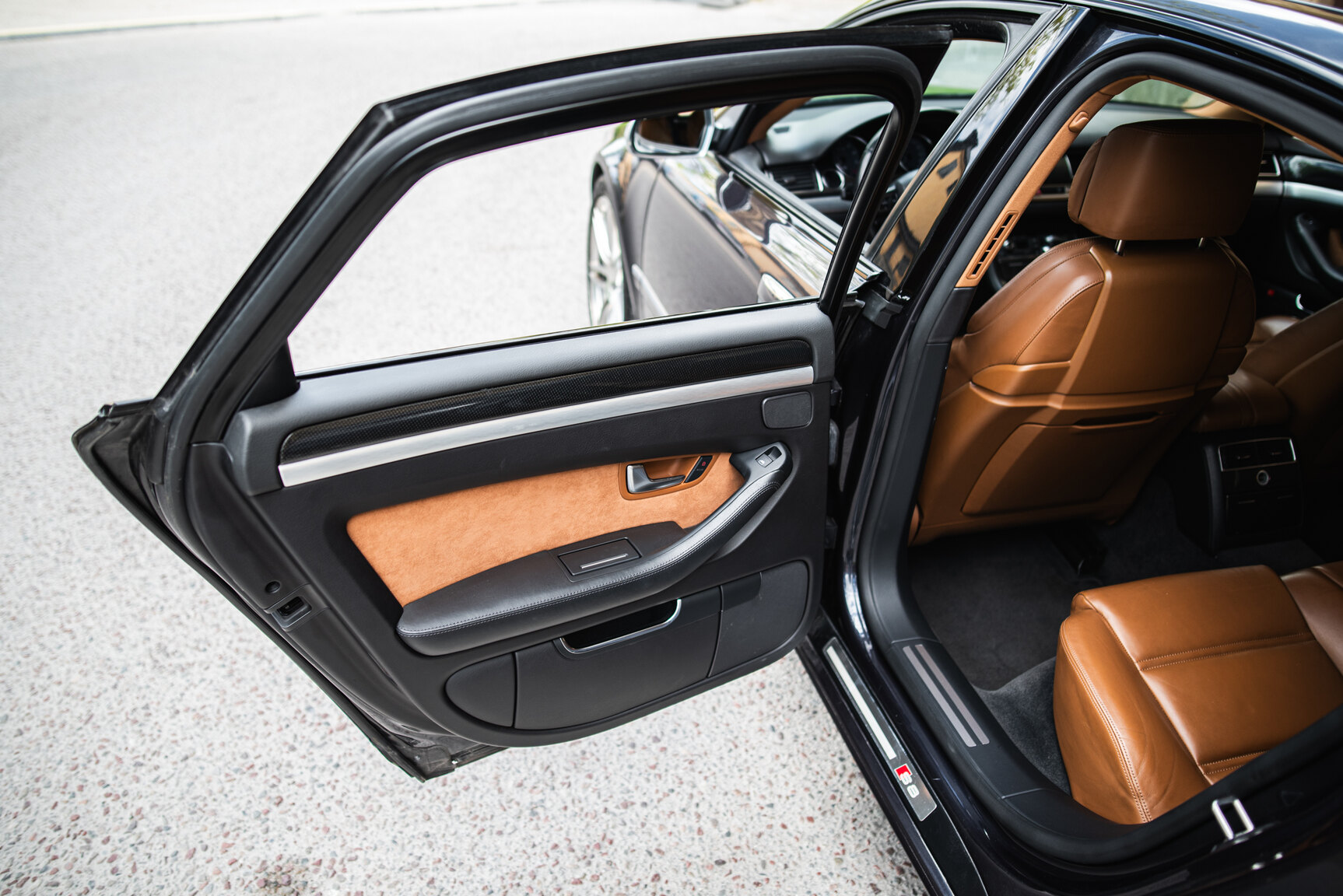 Interior image of 2009 Audi S8 5.2 V10 FSI Quattro