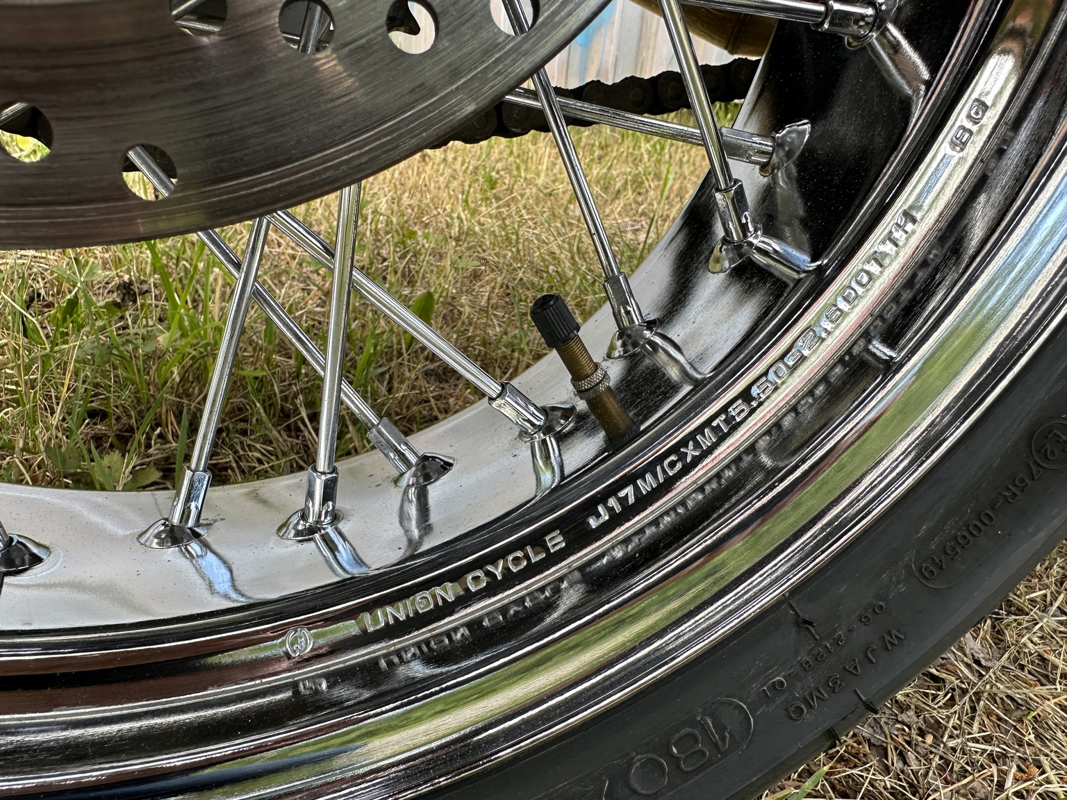 Exterior image of 2006 Ducati 1000 GT (42)