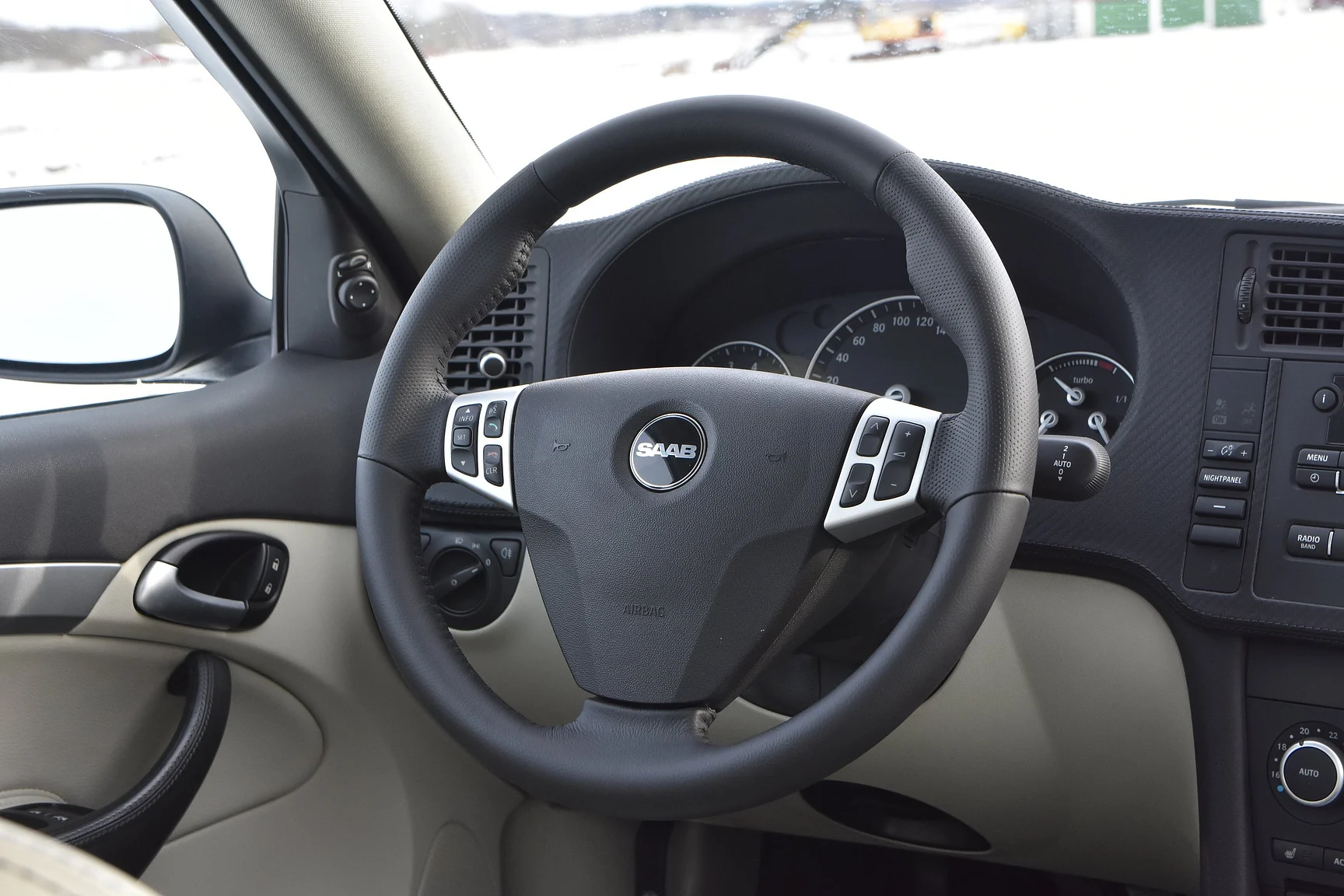 Interior image of 2014 Saab 9-3 Aero Hirsch Edition (8)