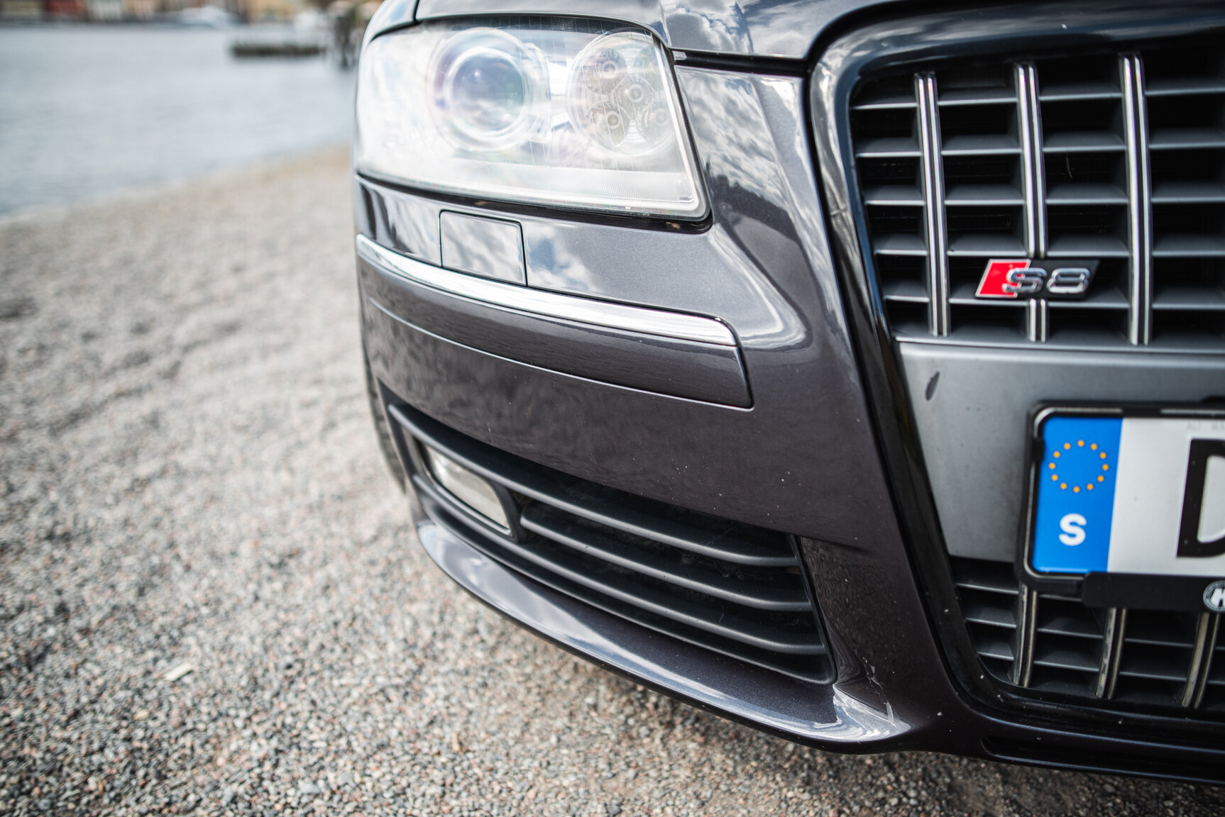 Exterior image of 2009 Audi S8 5.2 V10 FSI Quattro