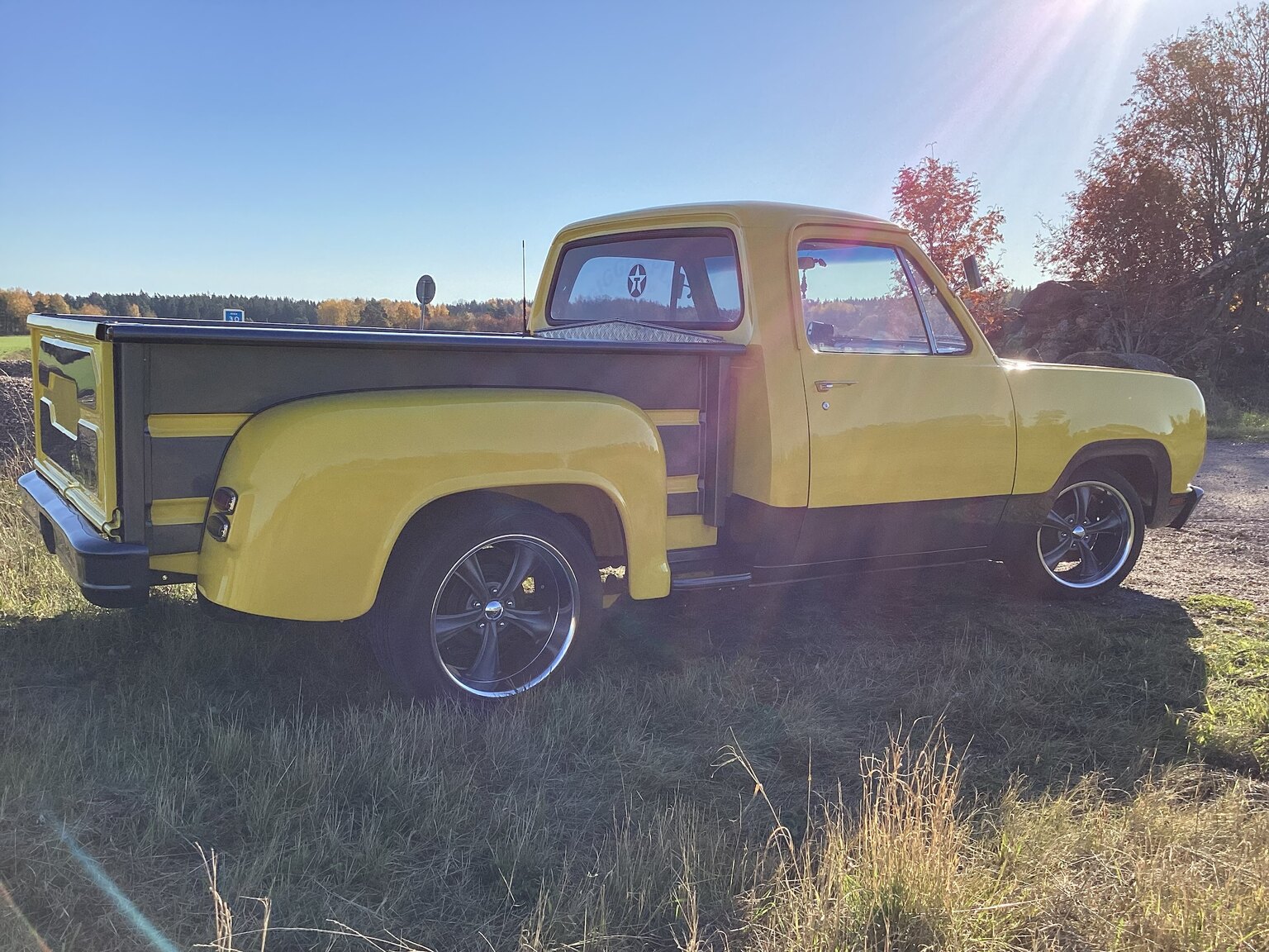 Exterior image of 1971 Dodge D100