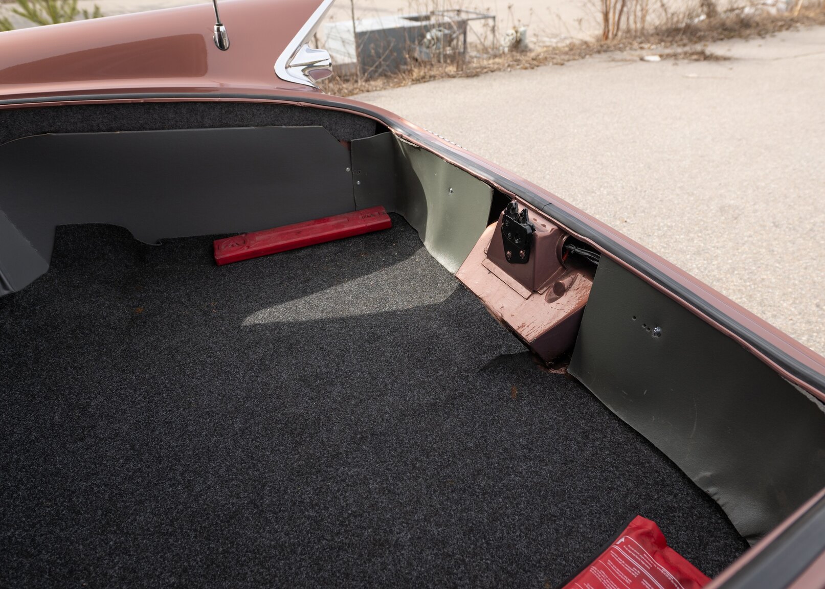 Interior image of 1961 Chrysler New Yorker Sedan (51)