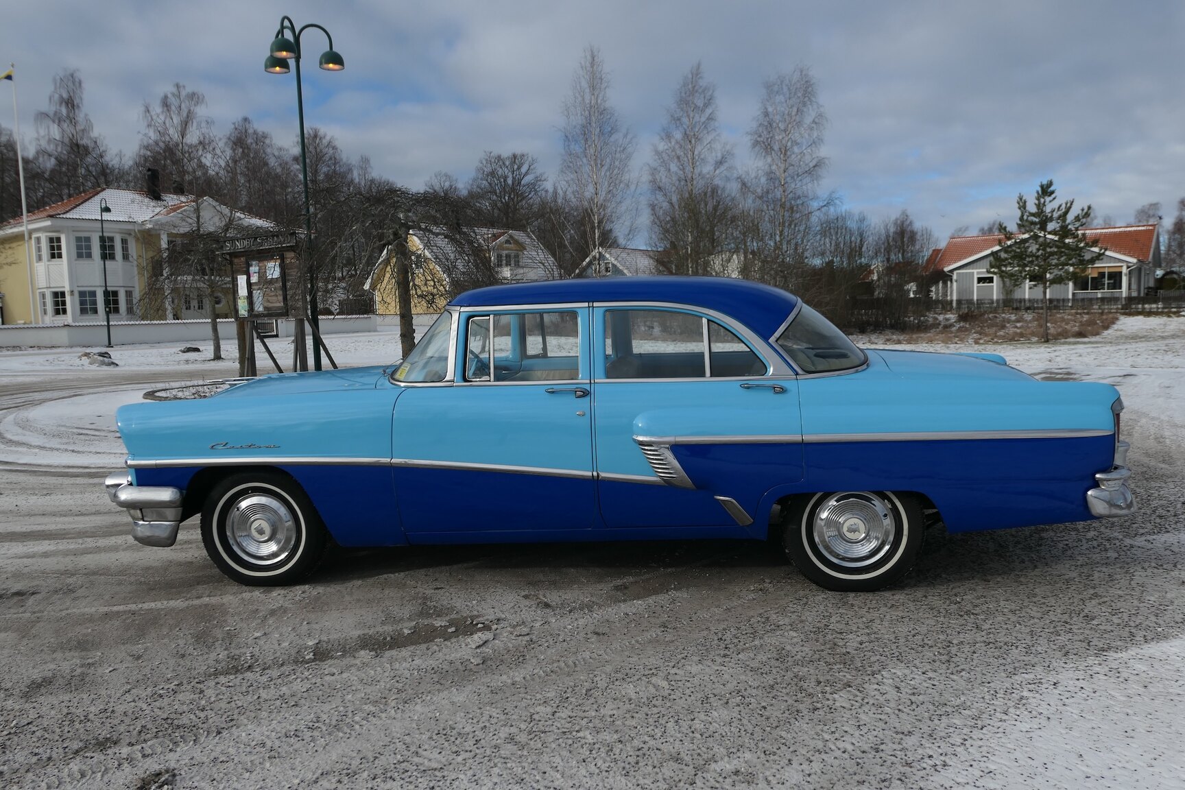Exterior image of 1956 Mercury Custom 5.1 V8