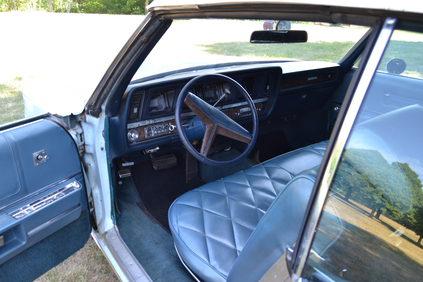 Interior image of 1970 Oldsmobile Ninety eight Convertible (2)