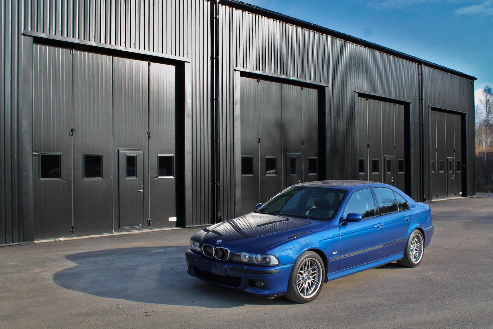 Exteriörbild på 2003 BMW M5