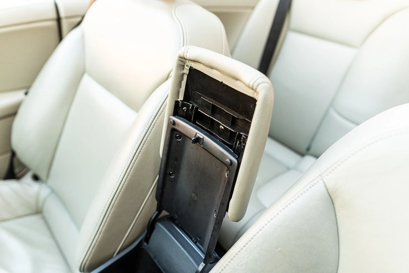 Interior image of 2008 SAAB 9-3 Vector 2.0T Cabriolet (54)