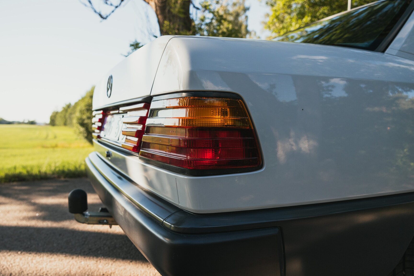 Aussenfoto 1987 Mercedes-Benz 230E (20)