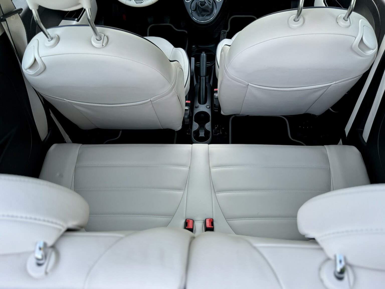 Innenraumfoto von 2017 Fiat 500 Riva