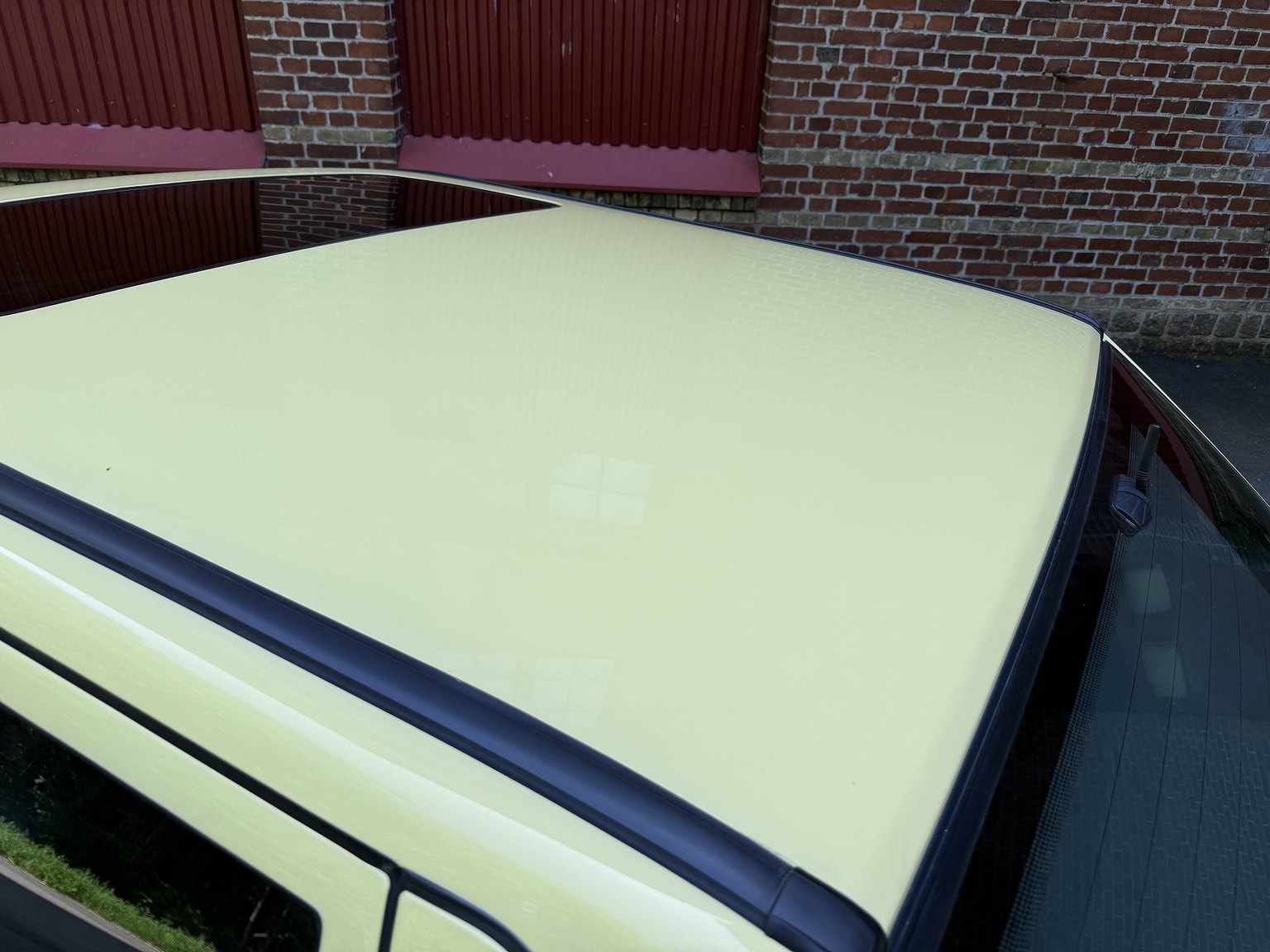 Exterior image of 1995 Volvo 850 T-5R