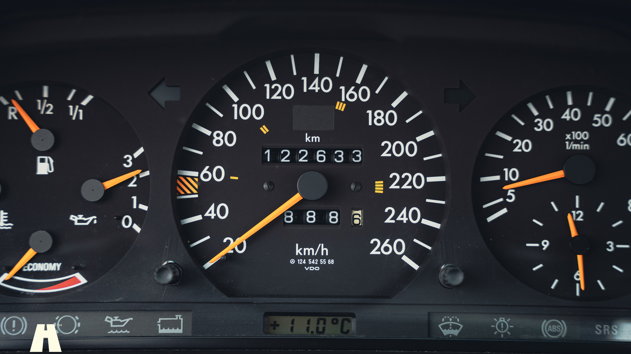 Interior image of 1990 Mercedes 300 CE-24 (30)